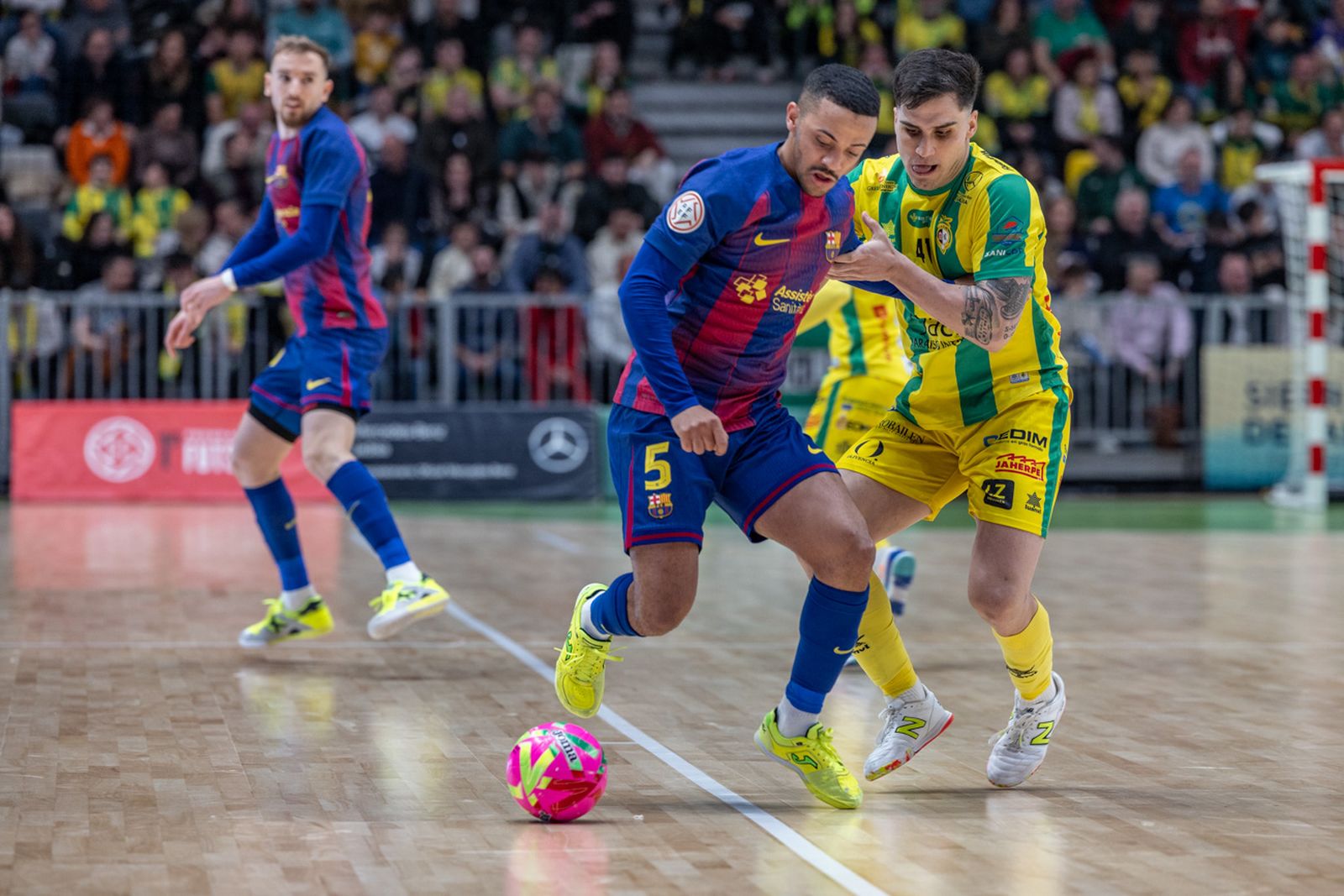 Las mejores imágenes del espectacular encuentro entre Jaén Paraíso Interior FS y Barça (3-3)