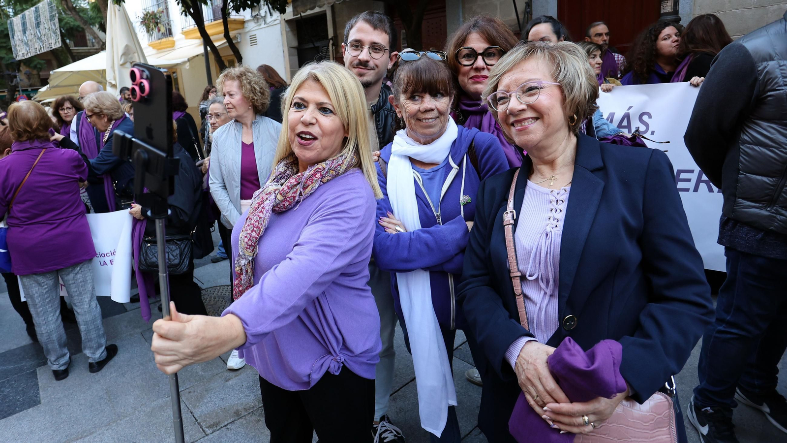 Imágenes de la manifestación del 25N 2024 en Jerez