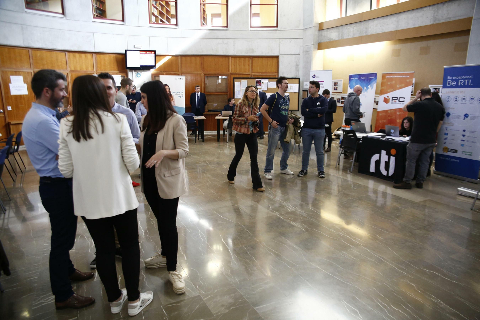 Se busca a  320 profesionales de las tecnologías de la información