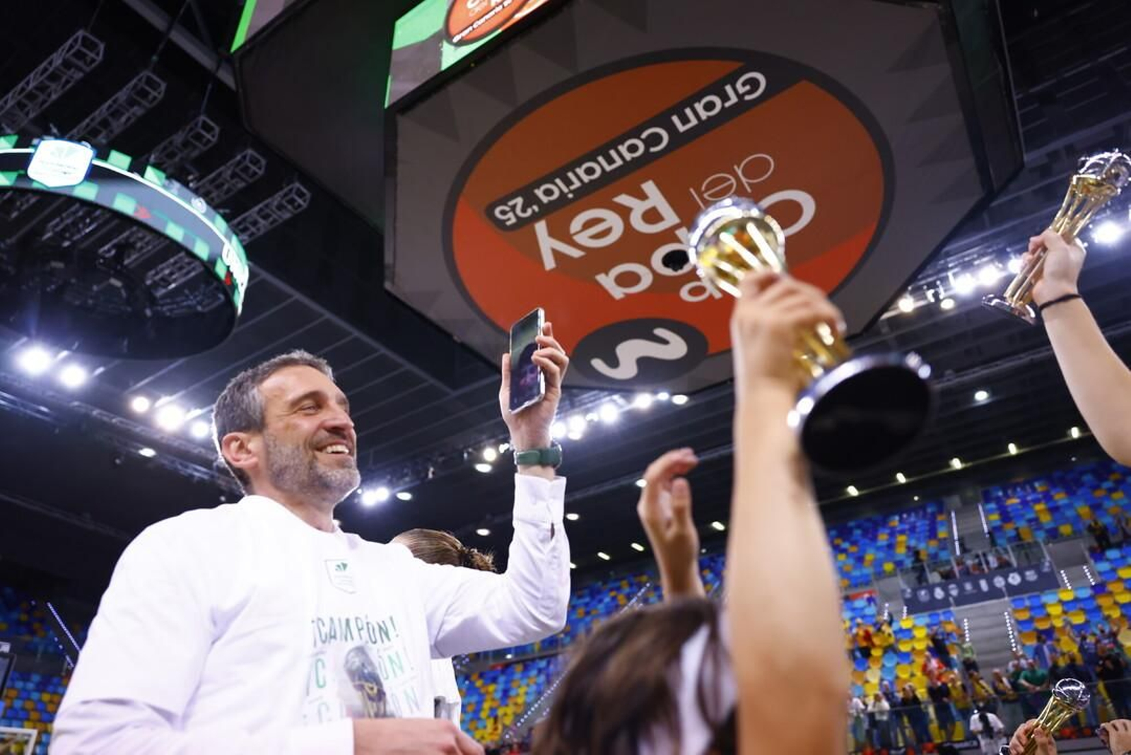 El Unicaja, campeón de Copa: Todas las imágenes del partido, la fiesta y la llegada a Málaga