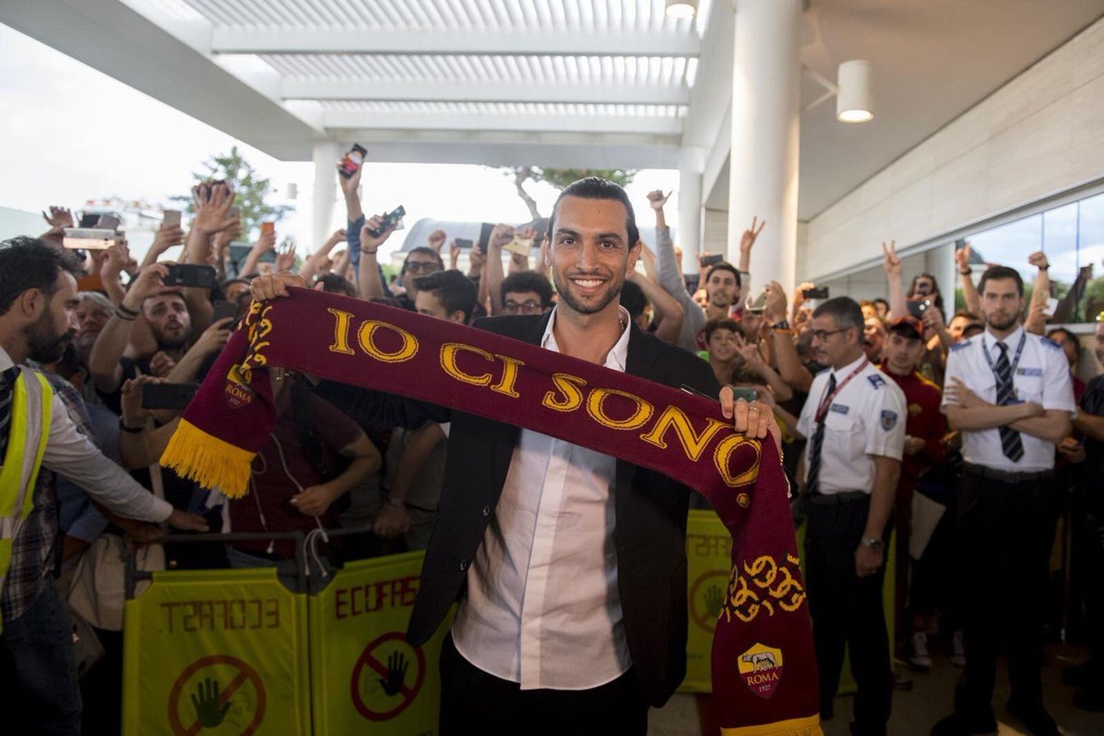 Javier Pastore  con la bufanda romana