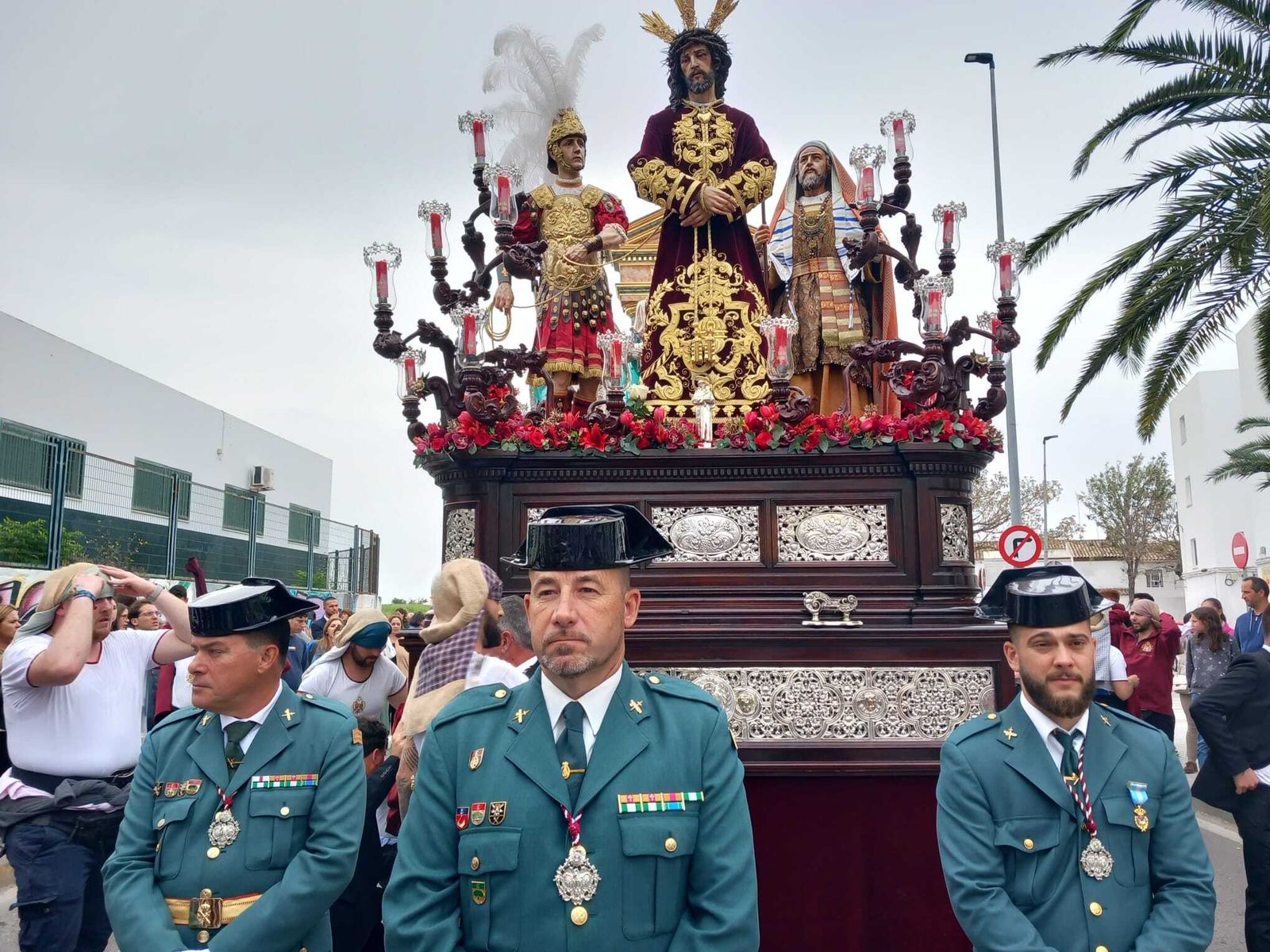 Todas las imágenes de la Virgen de Afligidos restaurada y del martes santo en Chiclana