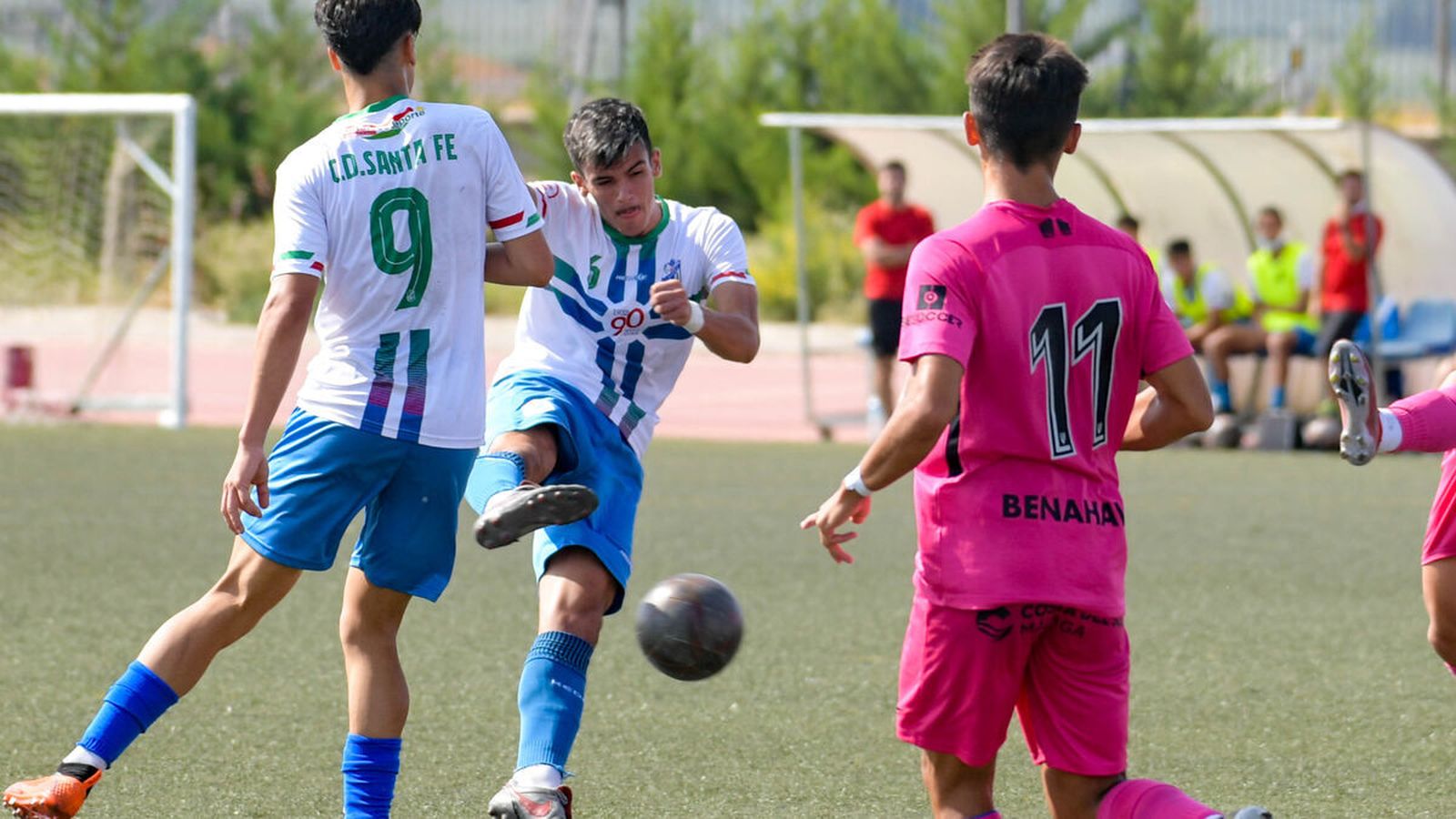 El Santa Fe intenta un tiro a portería.