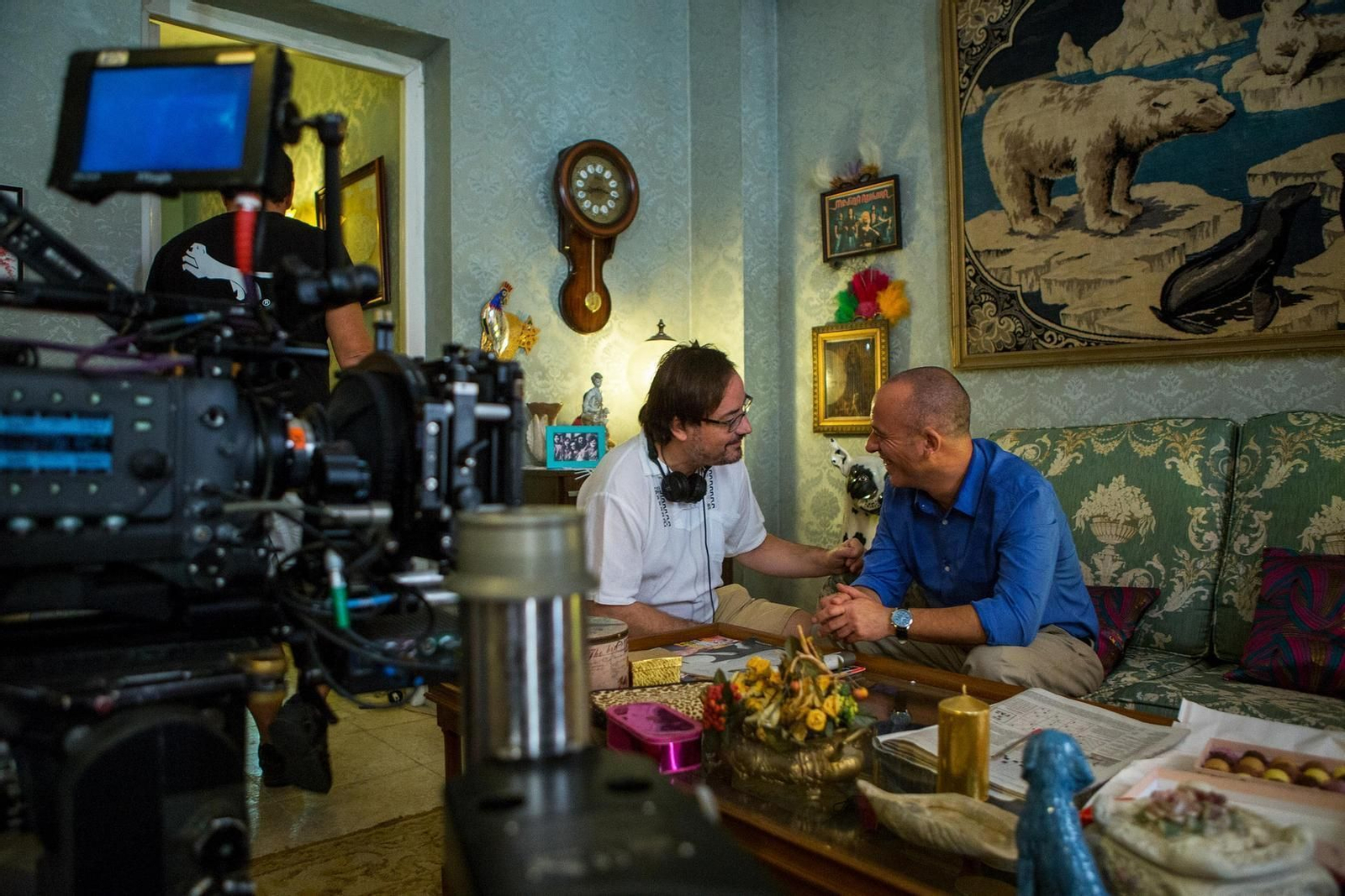 Manuel Martín Cuenca con Javier Gutiérrez, protagonista de la película 'El autor'.