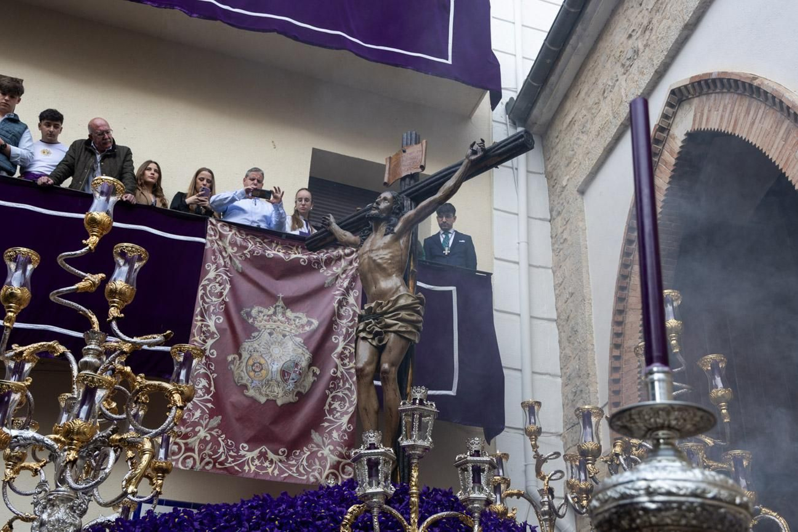 Las cofradías de la Vera Cruz, Expiración y Gran Poder lucen sus cortejos en la calle