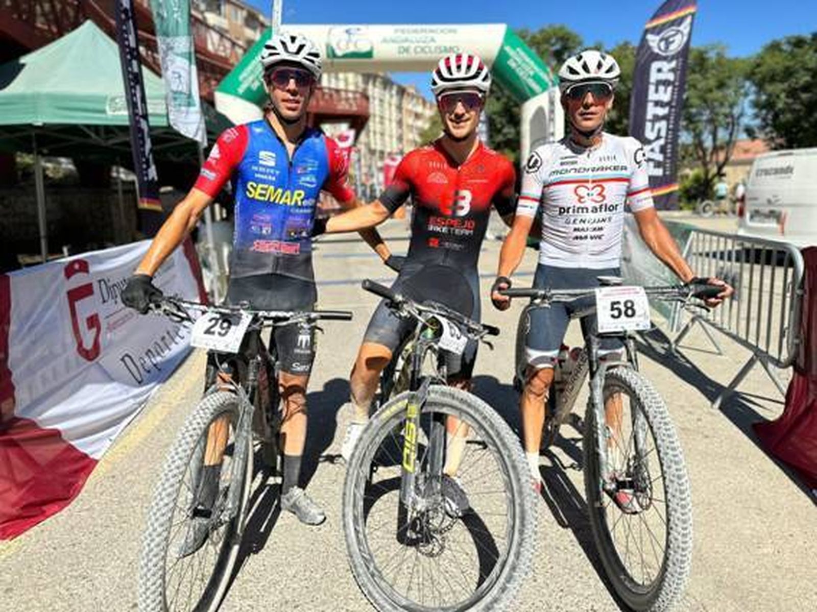 Algunos de los primeros clasificados en Loja