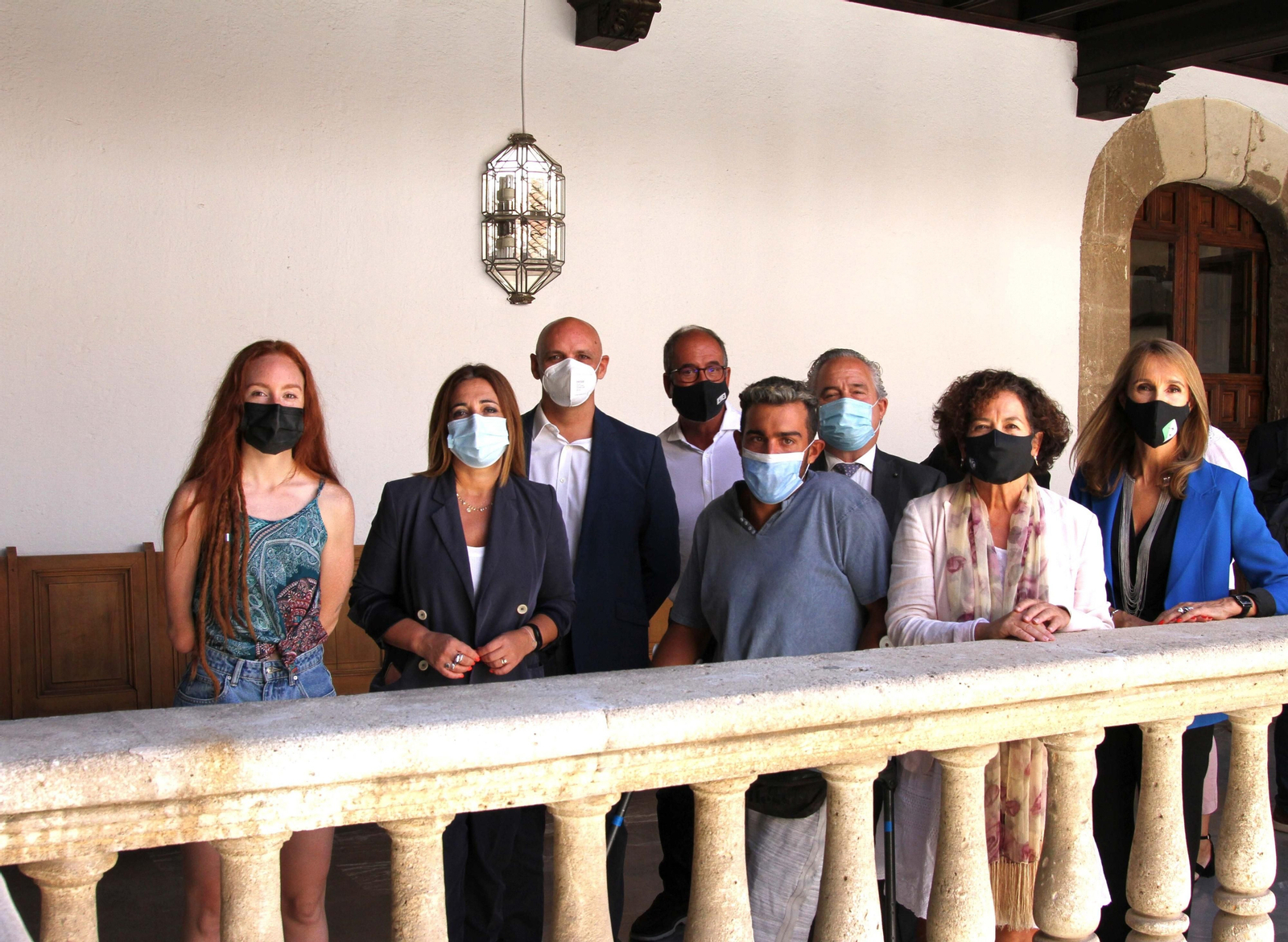 Foto de familia tras la firma de la cátedra.