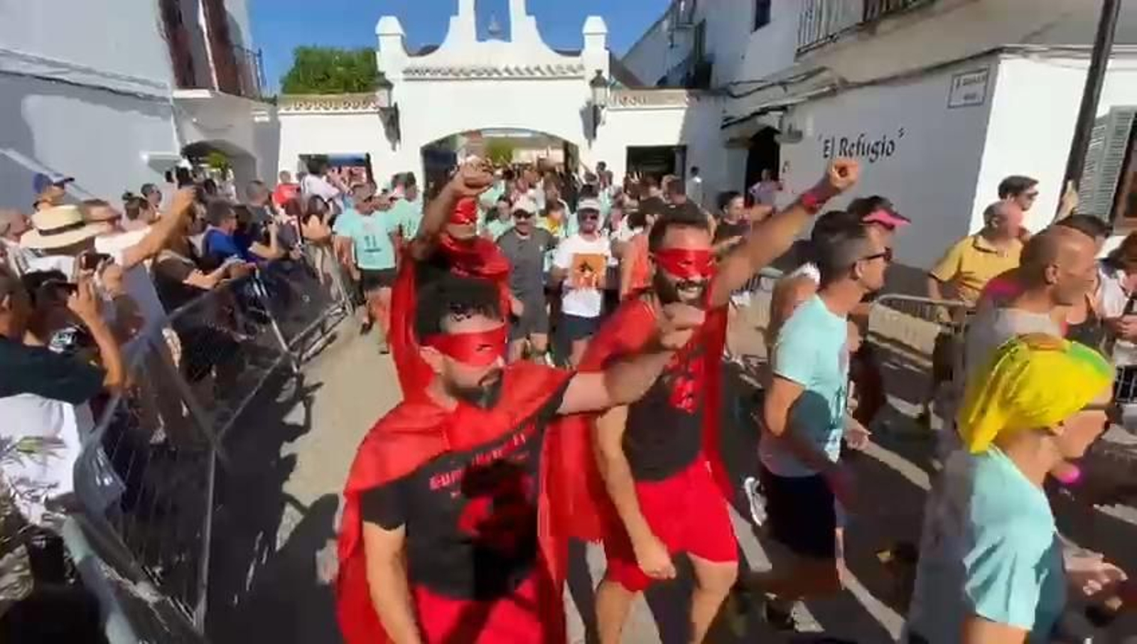 Gran fiesta en la salida de la Carrera del Barro 2023 en La Barca Gran fiesta en la salida de la Carrera del Barro 2023 en La Barca