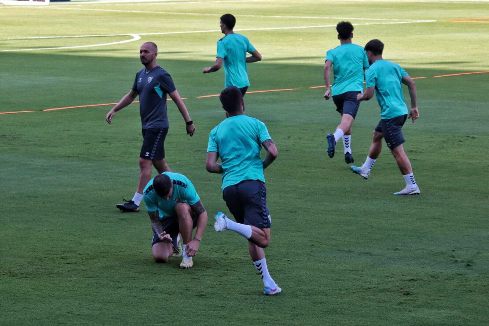 La sesión del Málaga CF antes de partir hacia Castellón, en imágenes
