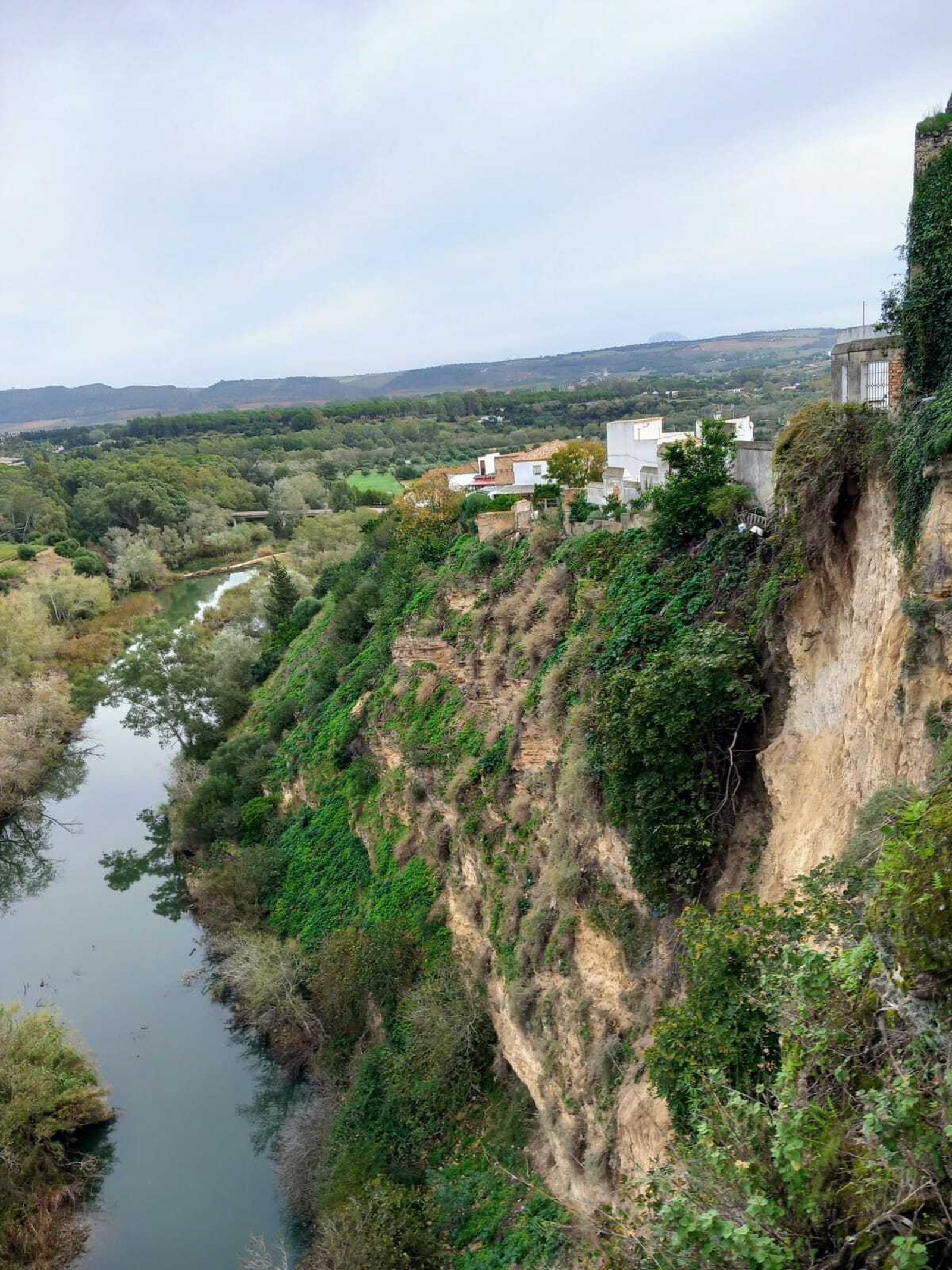 Así está la Peña Vieja de Arcos tras el último desprendimiento
