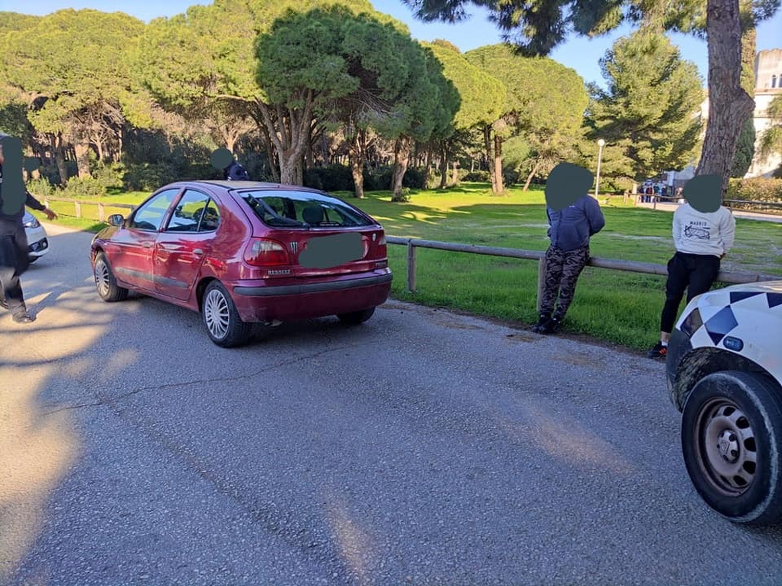 Dos detenidos en una persecución tras robar las ruedas a un Mercedes