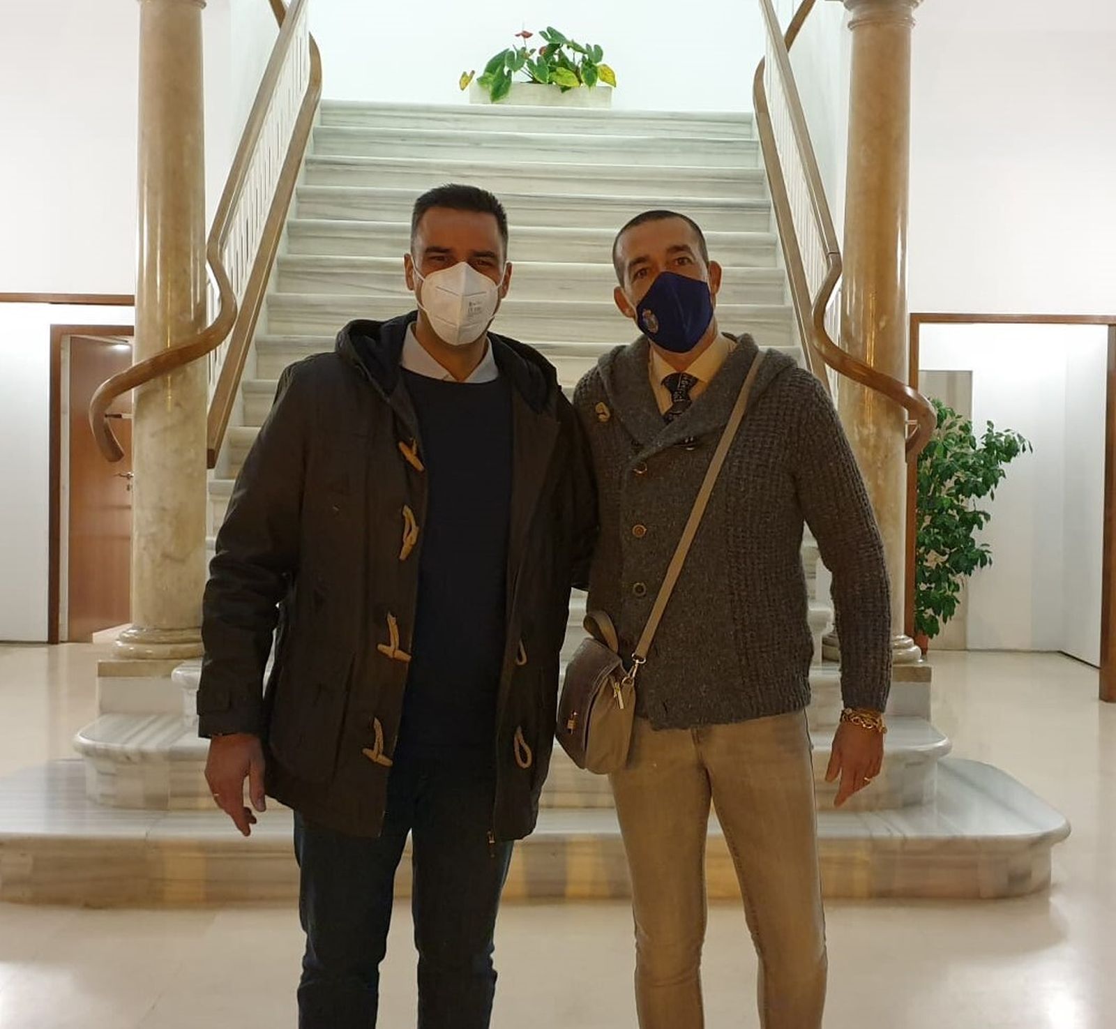 Miguel Ángel González Silva, junto al concejal de Fiestas.