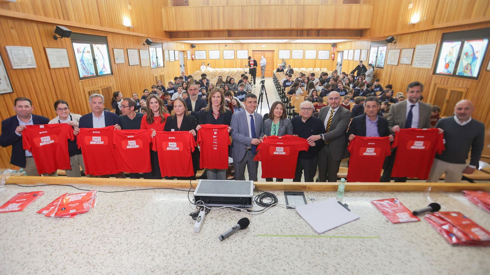 El evento contó con la presencia de una gran afluencia de alumnos del Colegio Santo Tomás de Villanueva de Granada.
