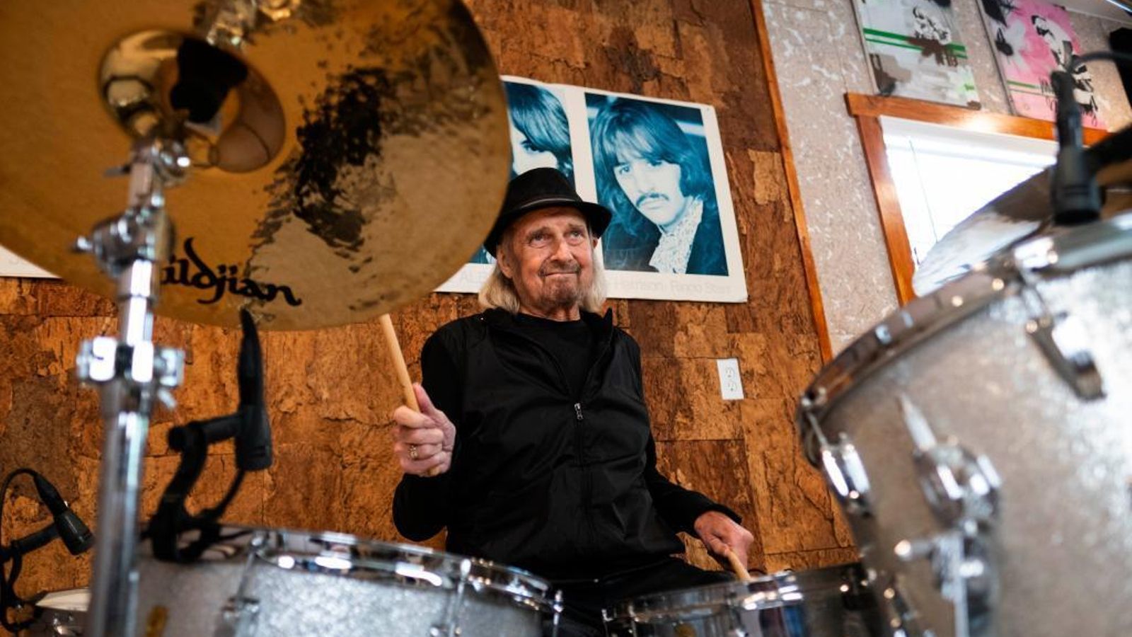 El batería Alan White. El batería Alan White.