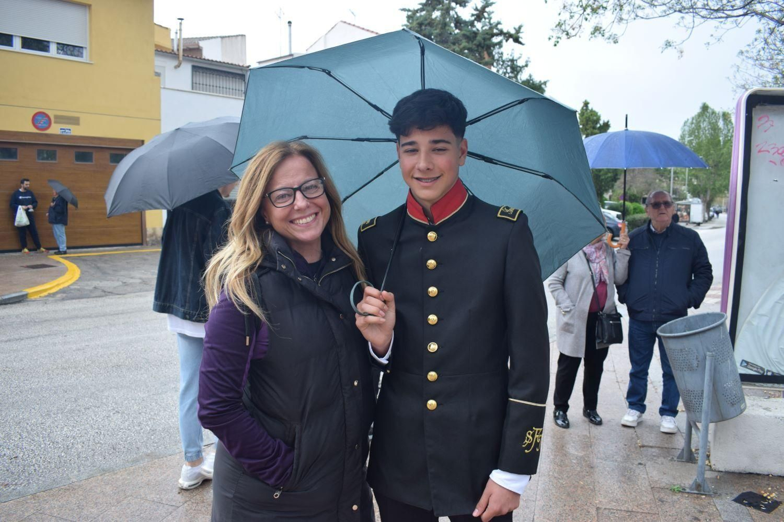 En imágenes: La lluvia suspende el Lunes Santo en cuestión de horas