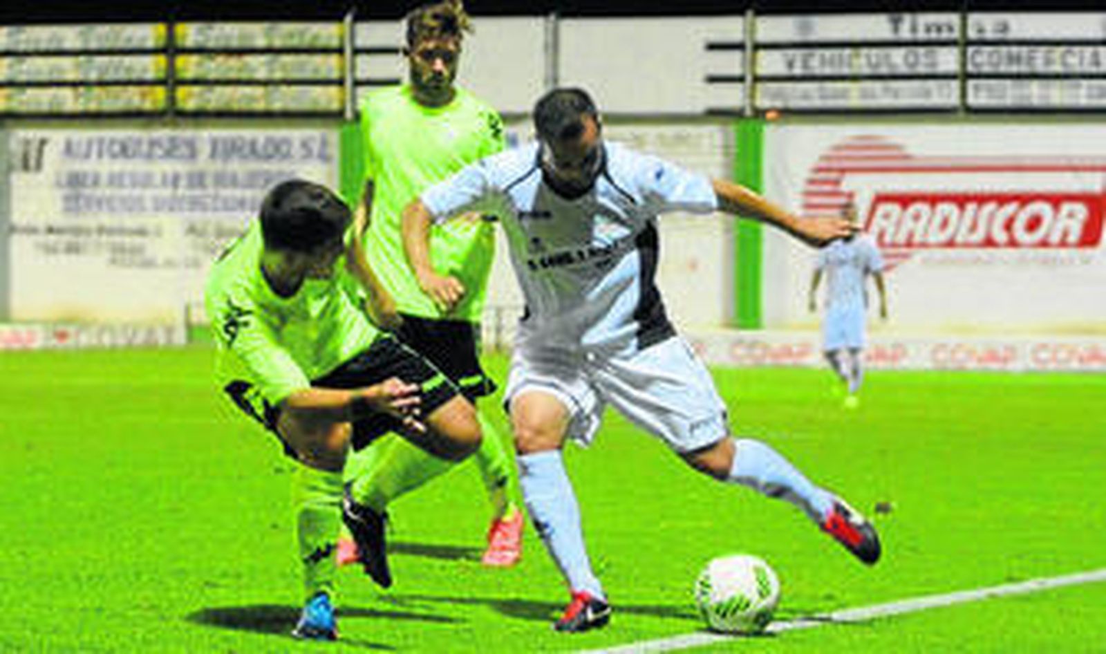 Lance del duelo entre el Pozoblanco y el Córdoba B.