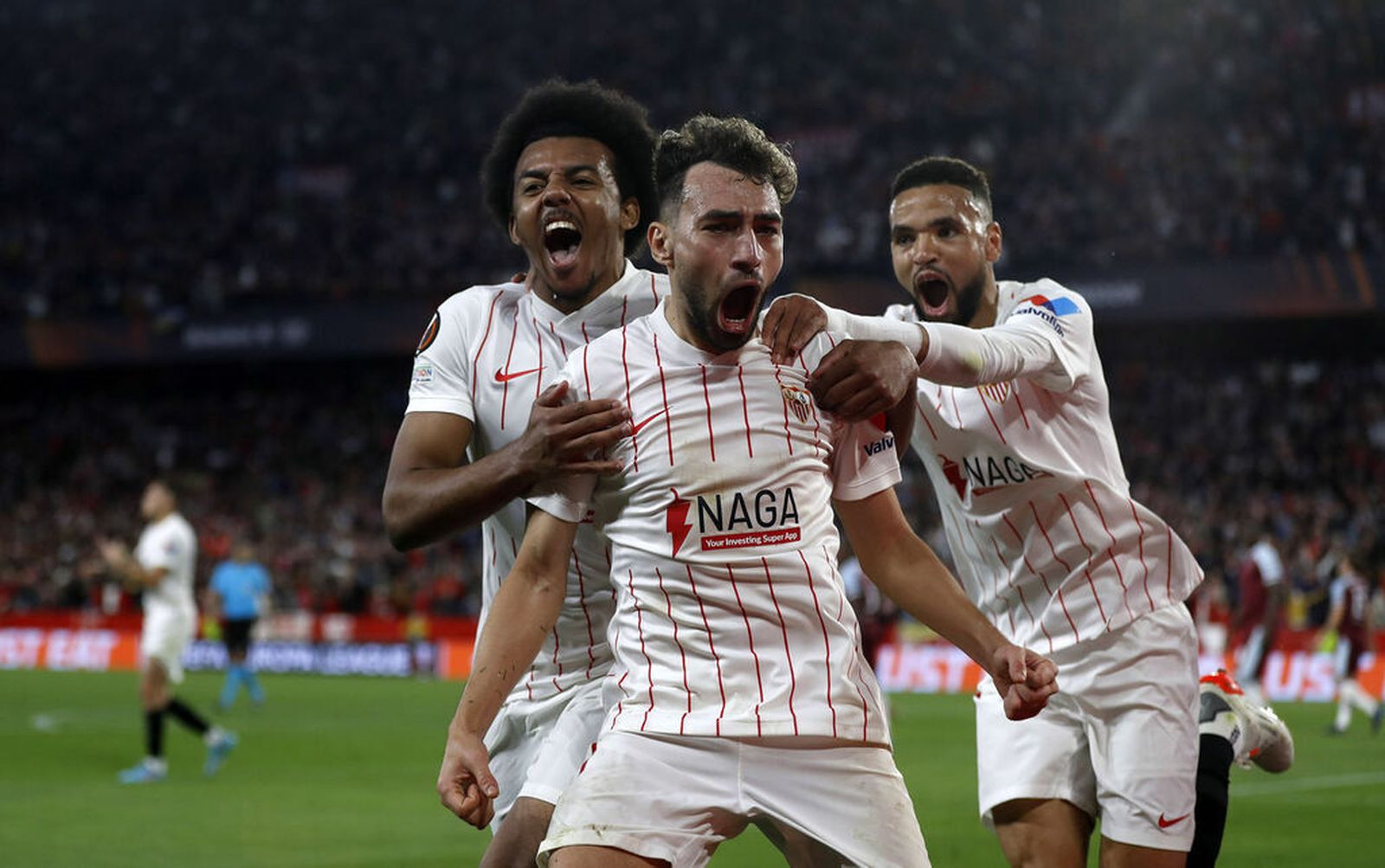 Munir celebra su gol junto a Koundé y En-Nesyri.
