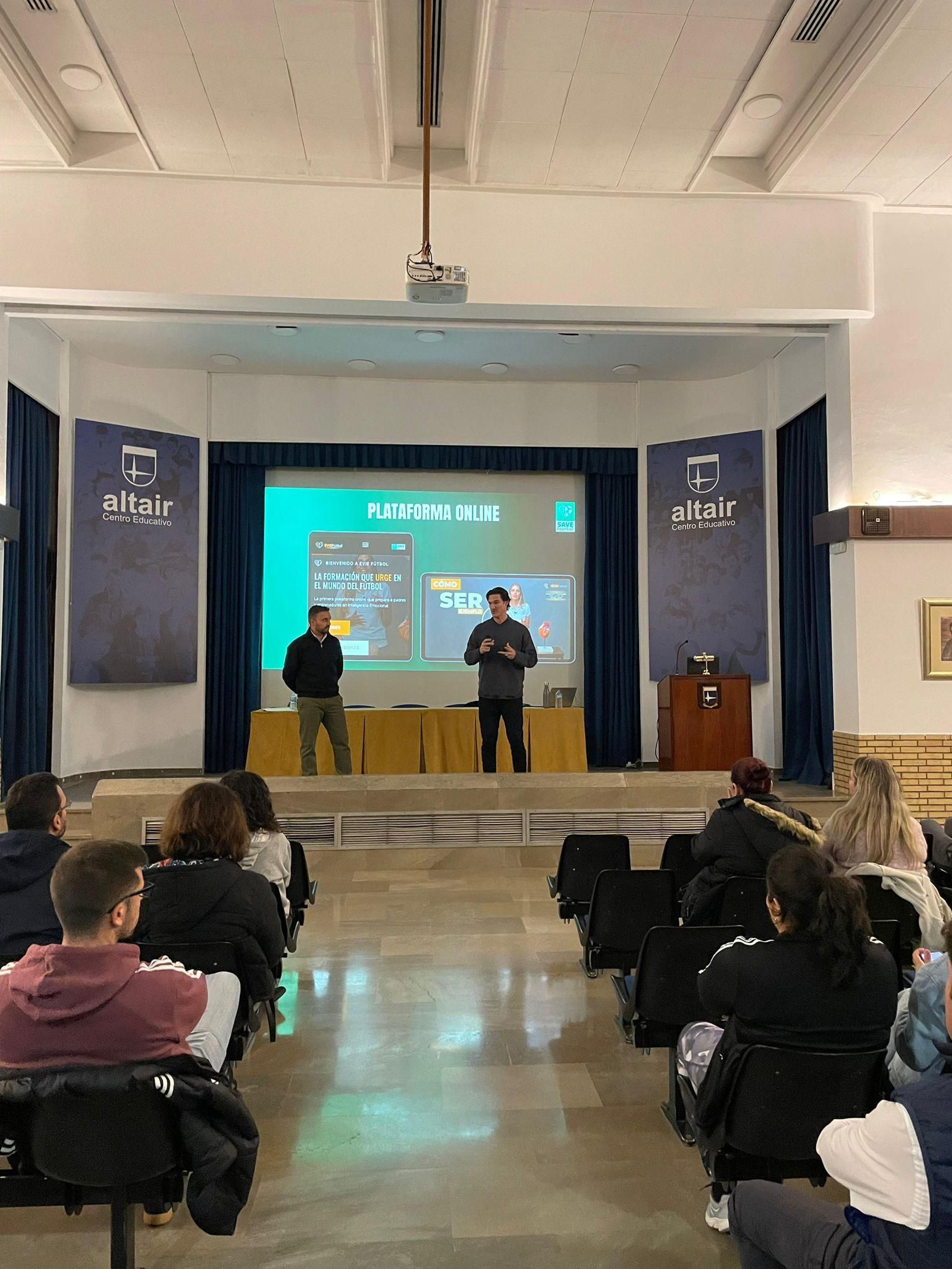 Un momento de la presentación del acuerdo en el Centro Educativo Altair.