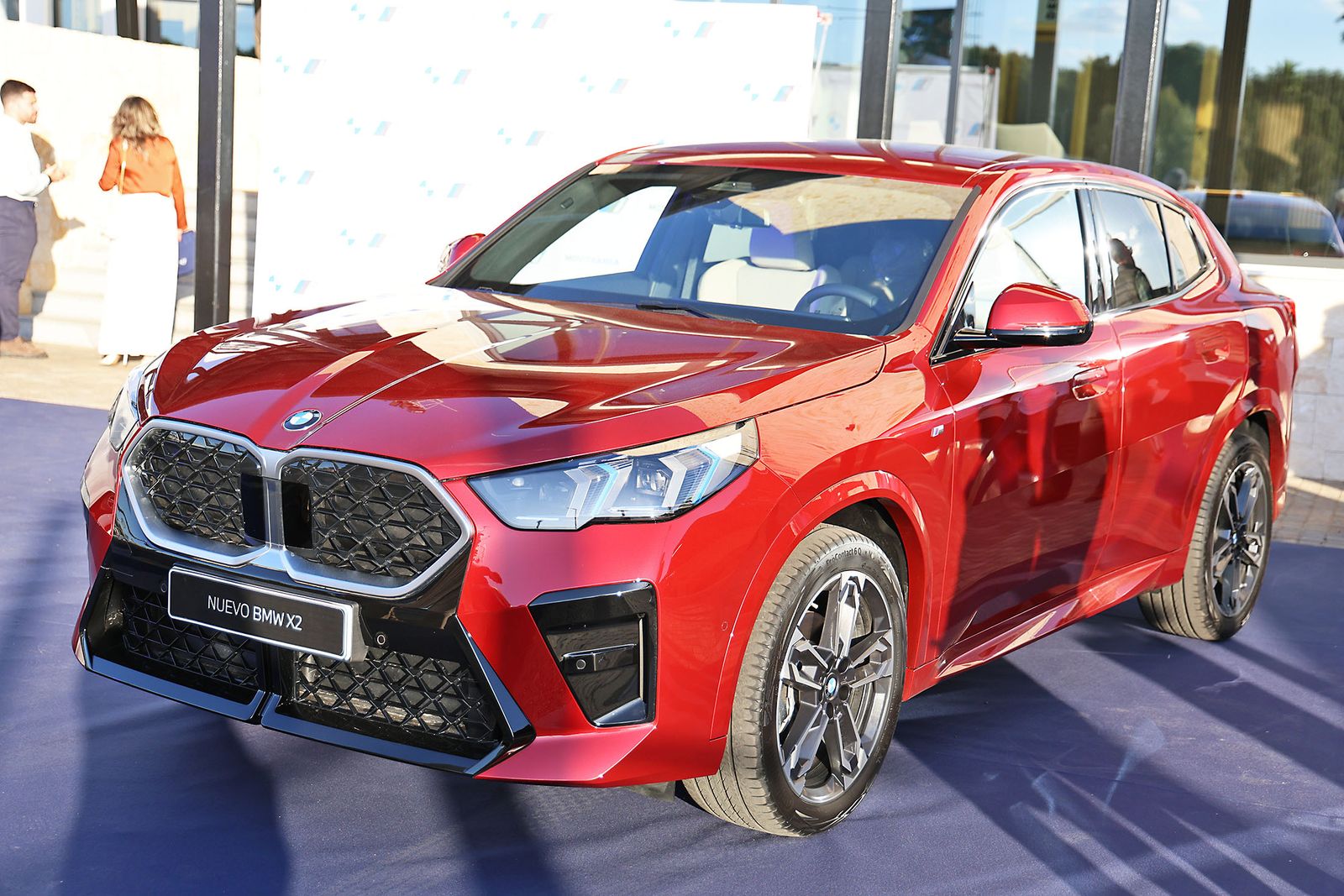 Movitransa presenta los nuevos modelos de BMW IX2 y el X2 en el complejo deportivo Lamiya