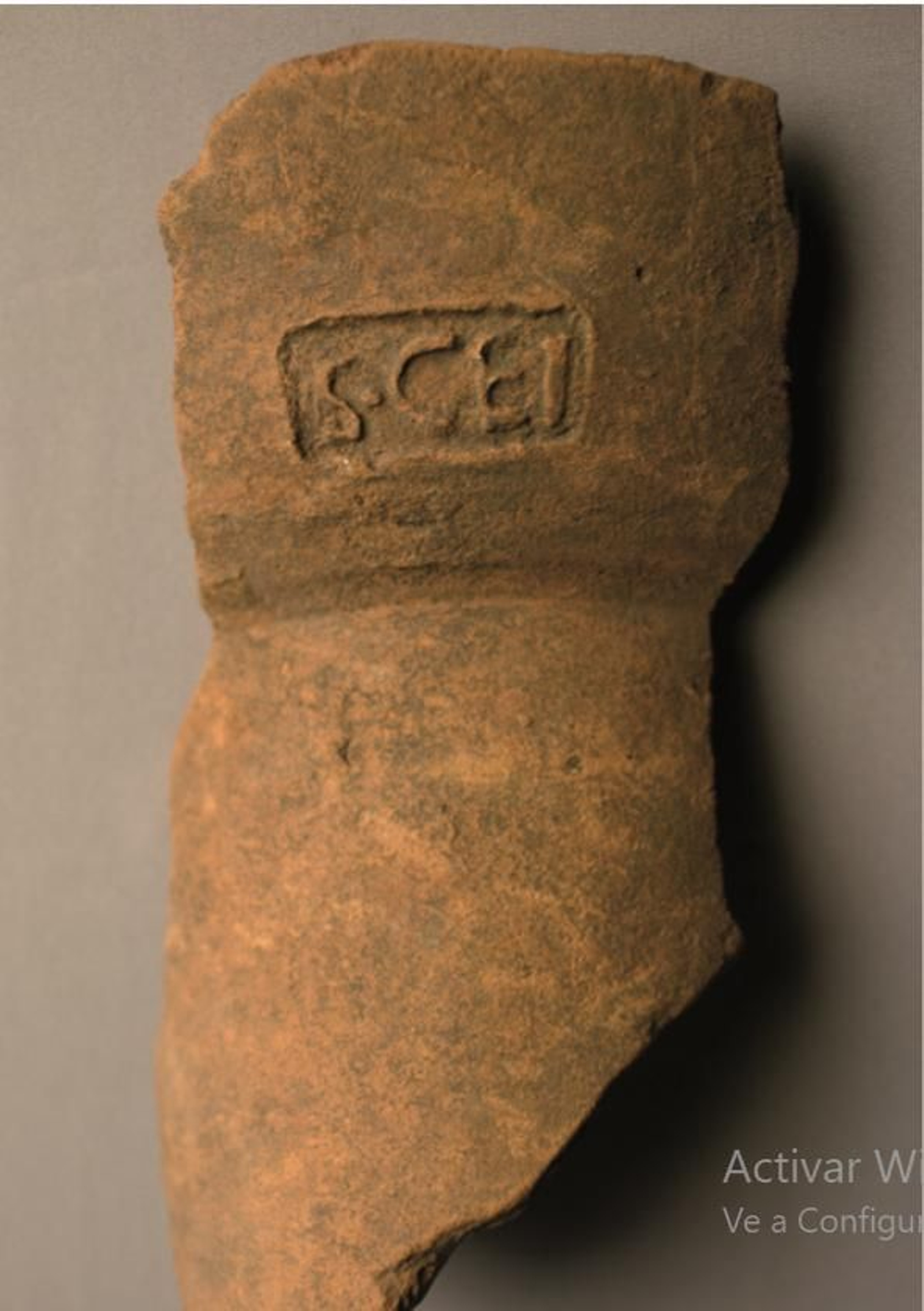 Marca S.CET (Societas Cetariorum) en un ánfora hallada en el alfar de El Rinconcillo (Museo Municipal de Algeciras)