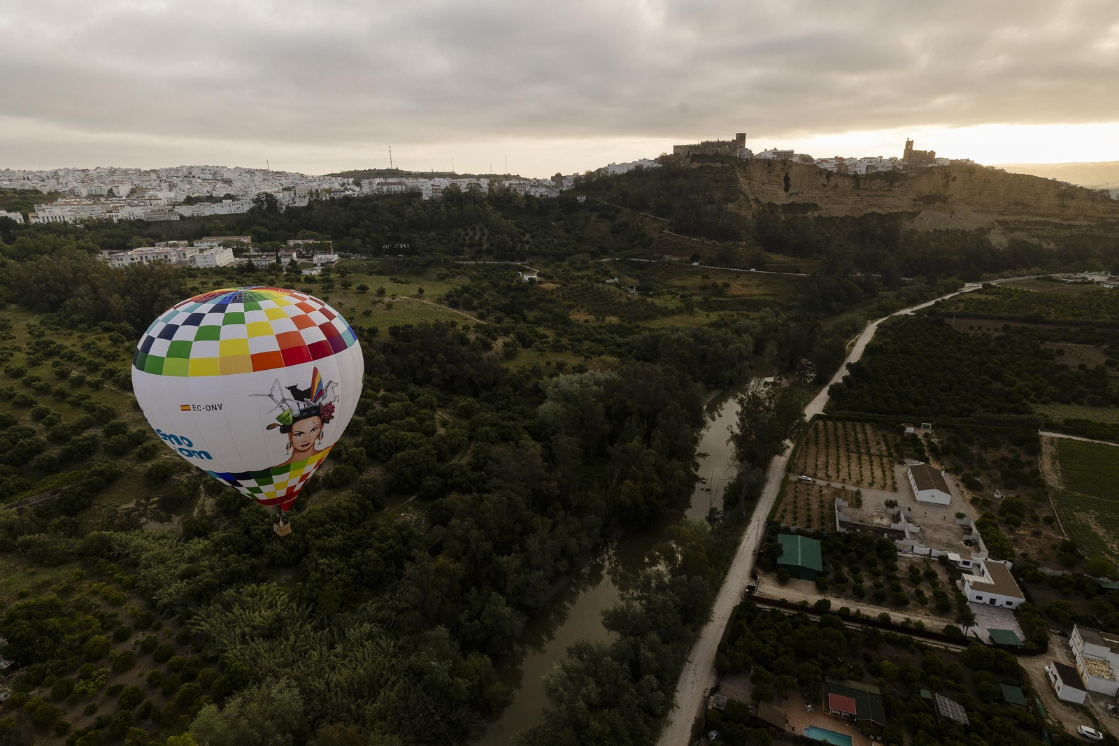 Cádiz desde el cielo en imágenes: así se ve Arcos en globo