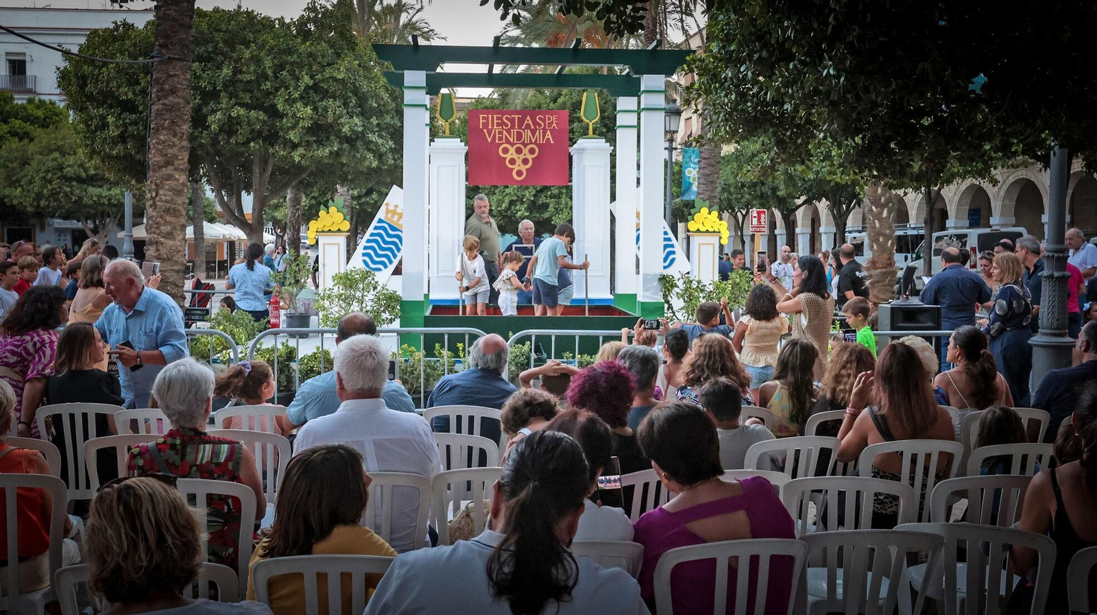 Acto de la pisa de la uva infantil celebrado este fin de semana en Jerez. Acto de la pisa de la uva infantil celebrado este fin de semana en Jerez.