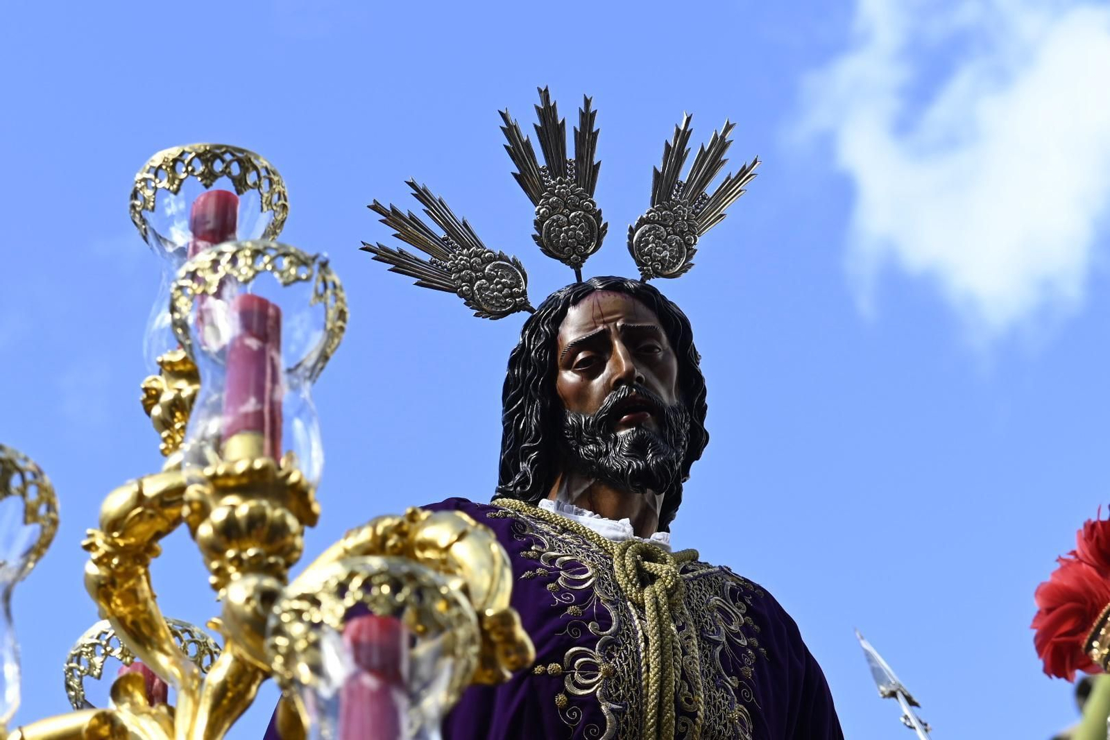 La procesión de la hermandad del Císter en el Martes Santo, en imágenes