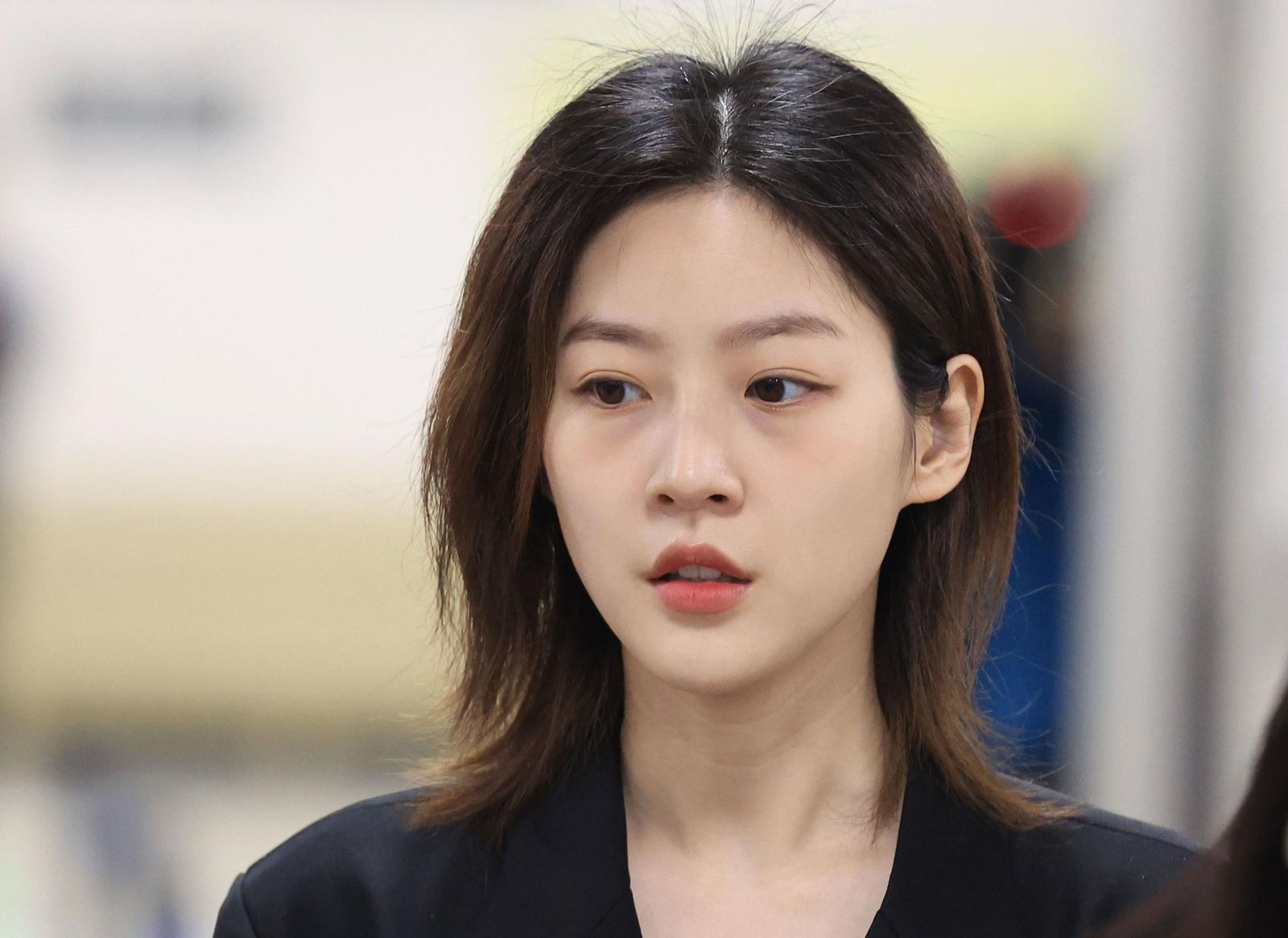 Kim Sae-ron (24 años) - La actriz surcoreana, conocida por su papel en las series 'Sabuesos' de Netflix y 'Besos y presagios' de Disney+, fue encontrada muerta en su casa