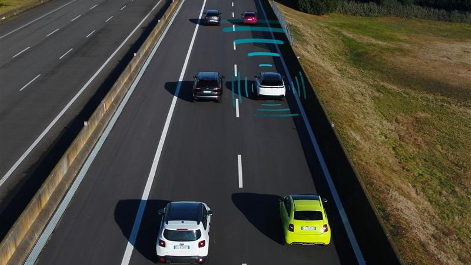 Esta nueva tecnología de Stellantis puede resultar particularmente útil en tráfico denso y a baja velocidad, como el que se da en vías urbanas y periurbanas.