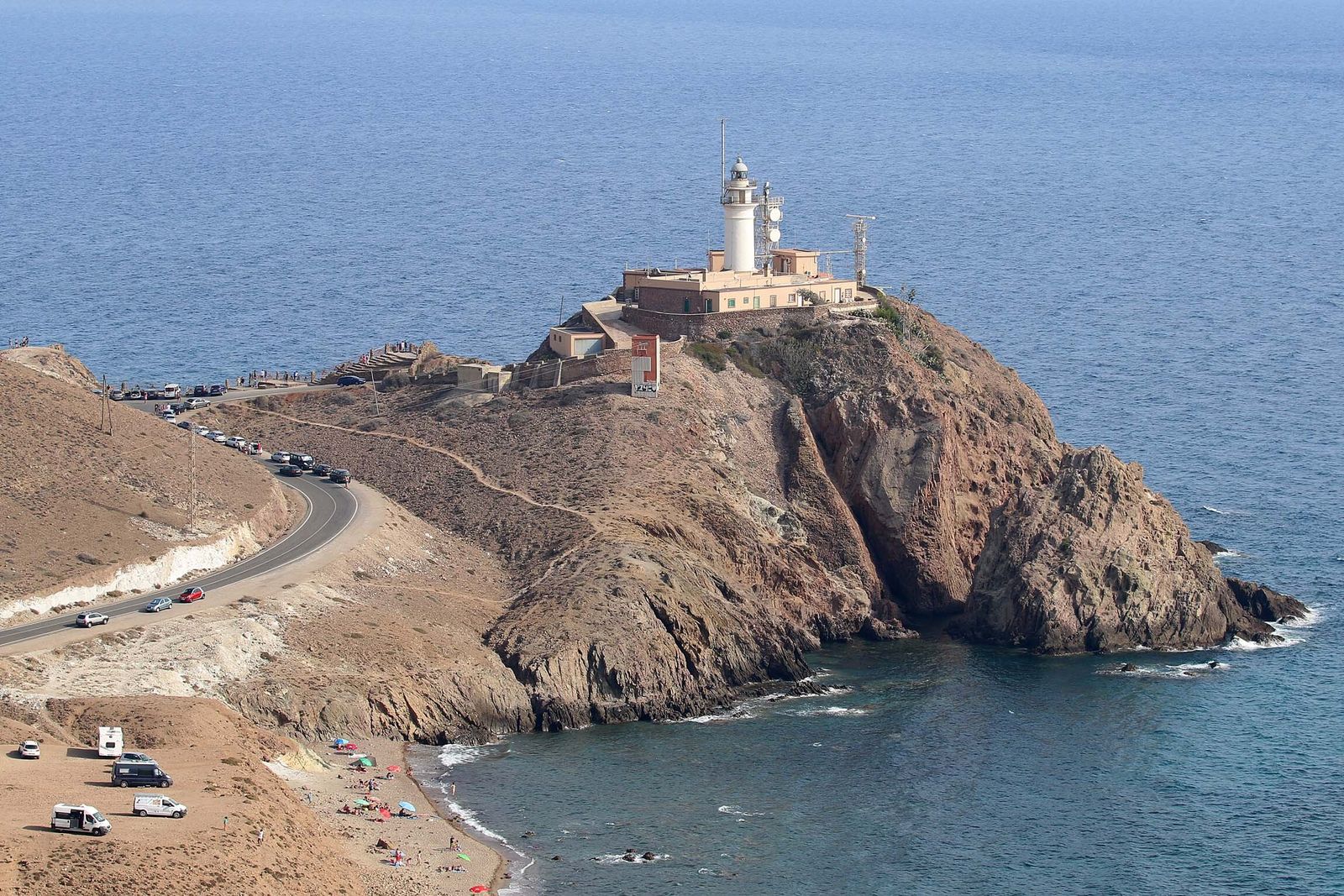 La carretera de entrada al Parque Natural Cabo de Gata-Níjar mejora su firme