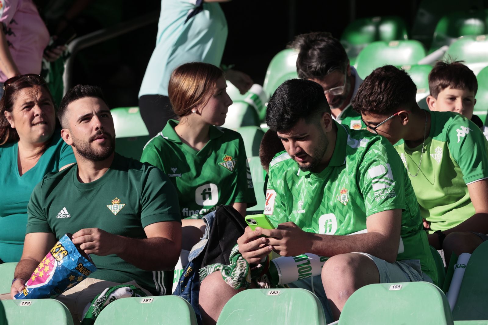 Buscáte en las gradas del Villamarín