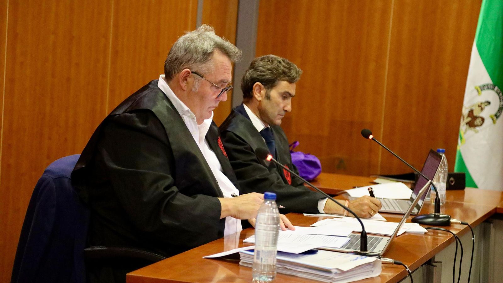 Las fotos del juicio Málaga-BlueBay por el caso camisetas