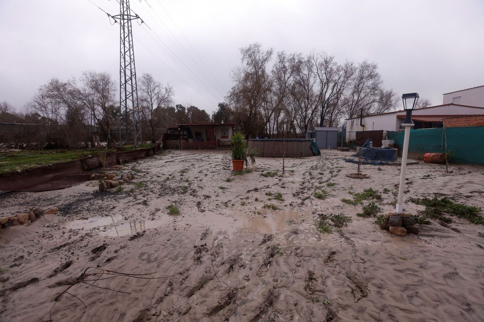 Limpieza en las parcelas de Córdoba tras el tren de tormentas