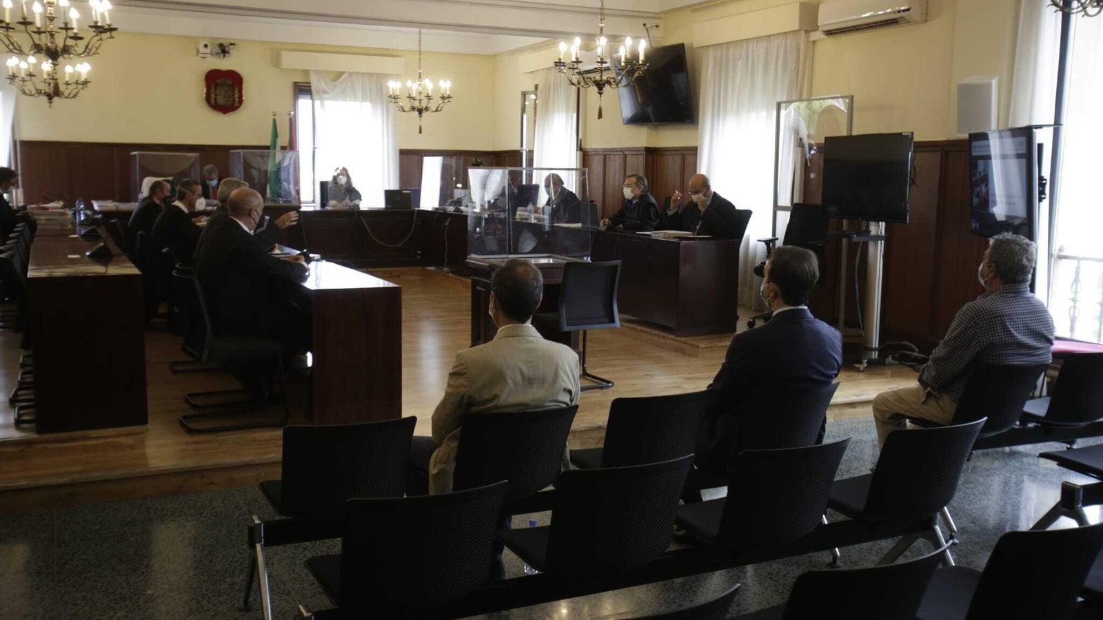 Tres de los cuatro acusados, en el banquillo.