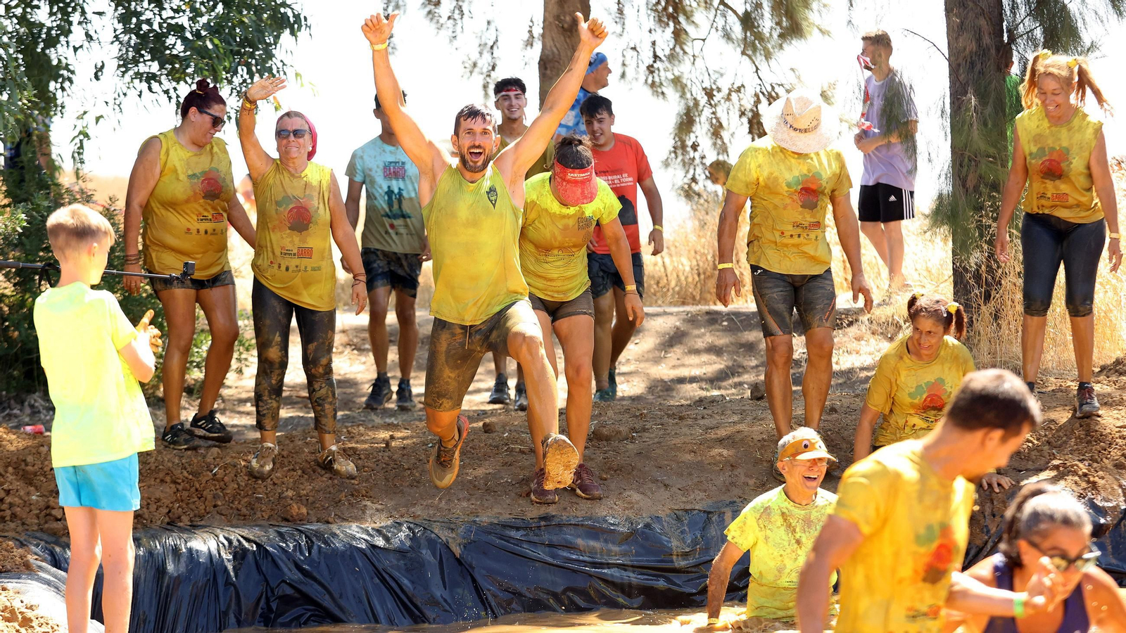 Búscate en la VII Carrera del Barro en La Barca