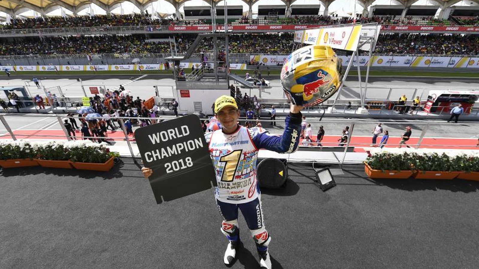 Jorge Martín, con el número 1 de campeón del mundo de Moto3.