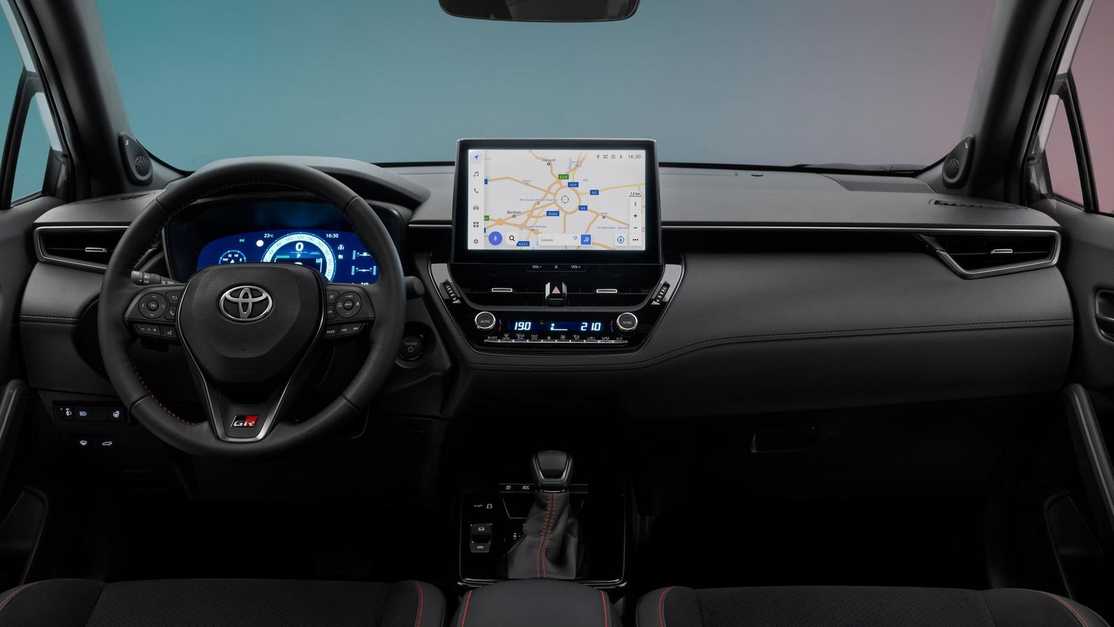 La zona baja de la consola central, por delante del cambio, se modifica a los dos años del lanzamiento comercial de este SUV.