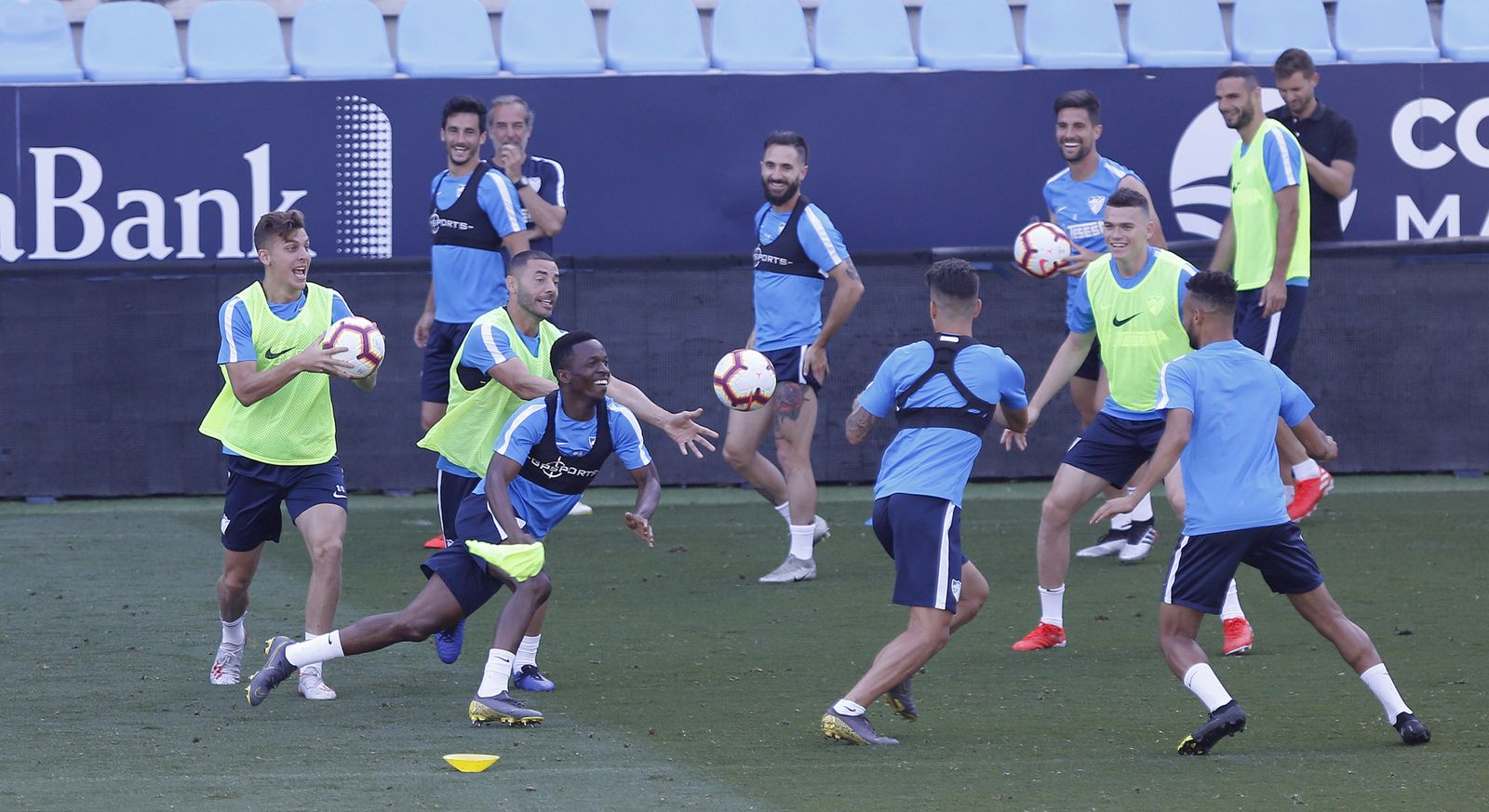 Los blanquiazules se divierten durante el entrenamiento del pasado domingo.