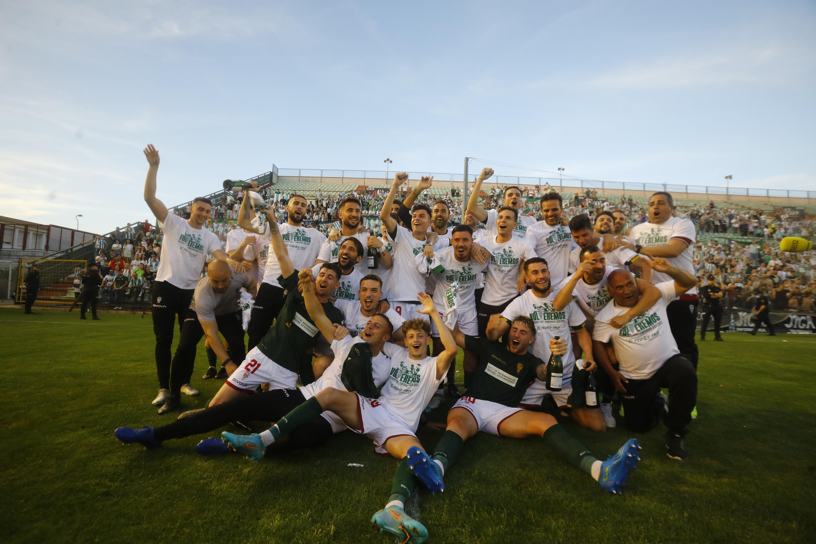 Las imágenes de la fiesta del ascenso del Córdoba CF en Mérida