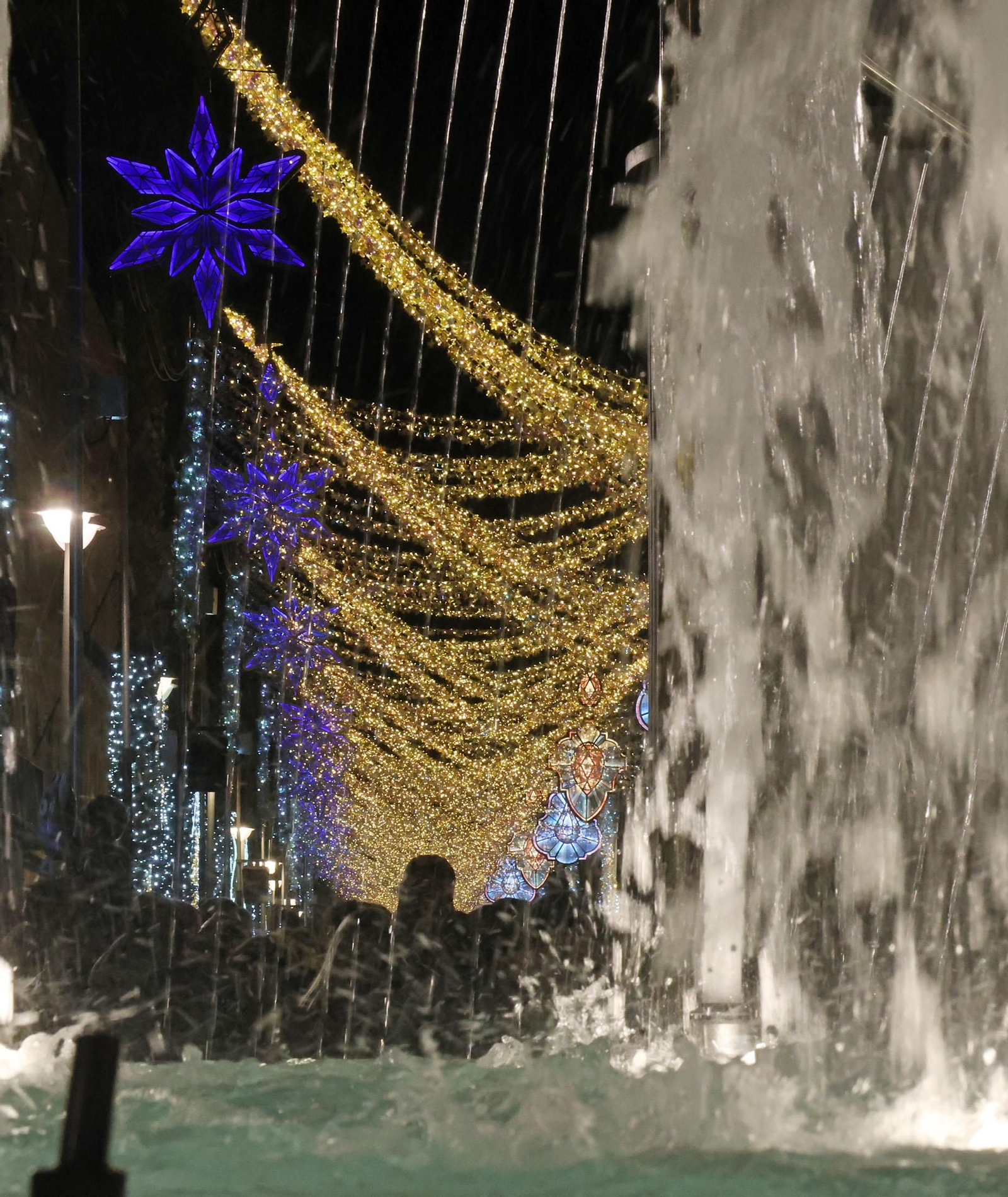 Imágenes de la nevada y alumbrado navideño en Huelva