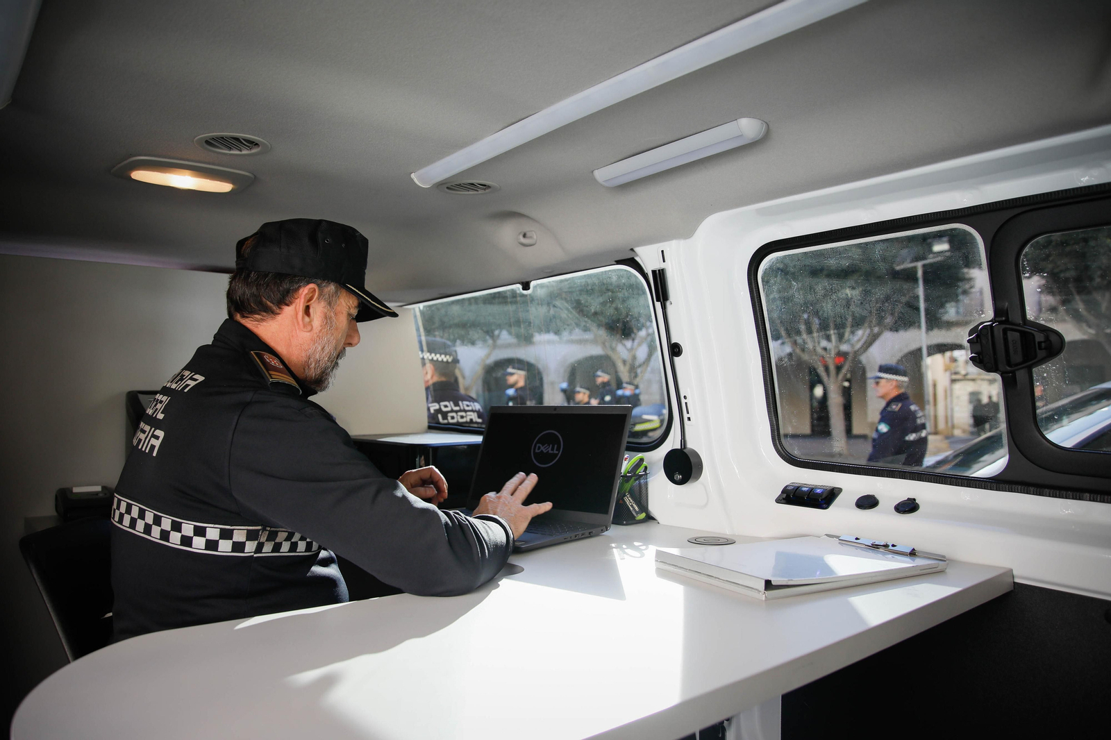 Presentación vehículos y motos policía local en imágenes