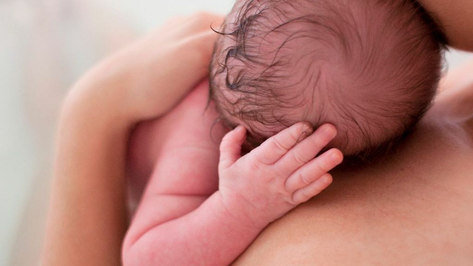 El primer contacto entre madre y bebé alberga muchos claves del desarrollo futuro