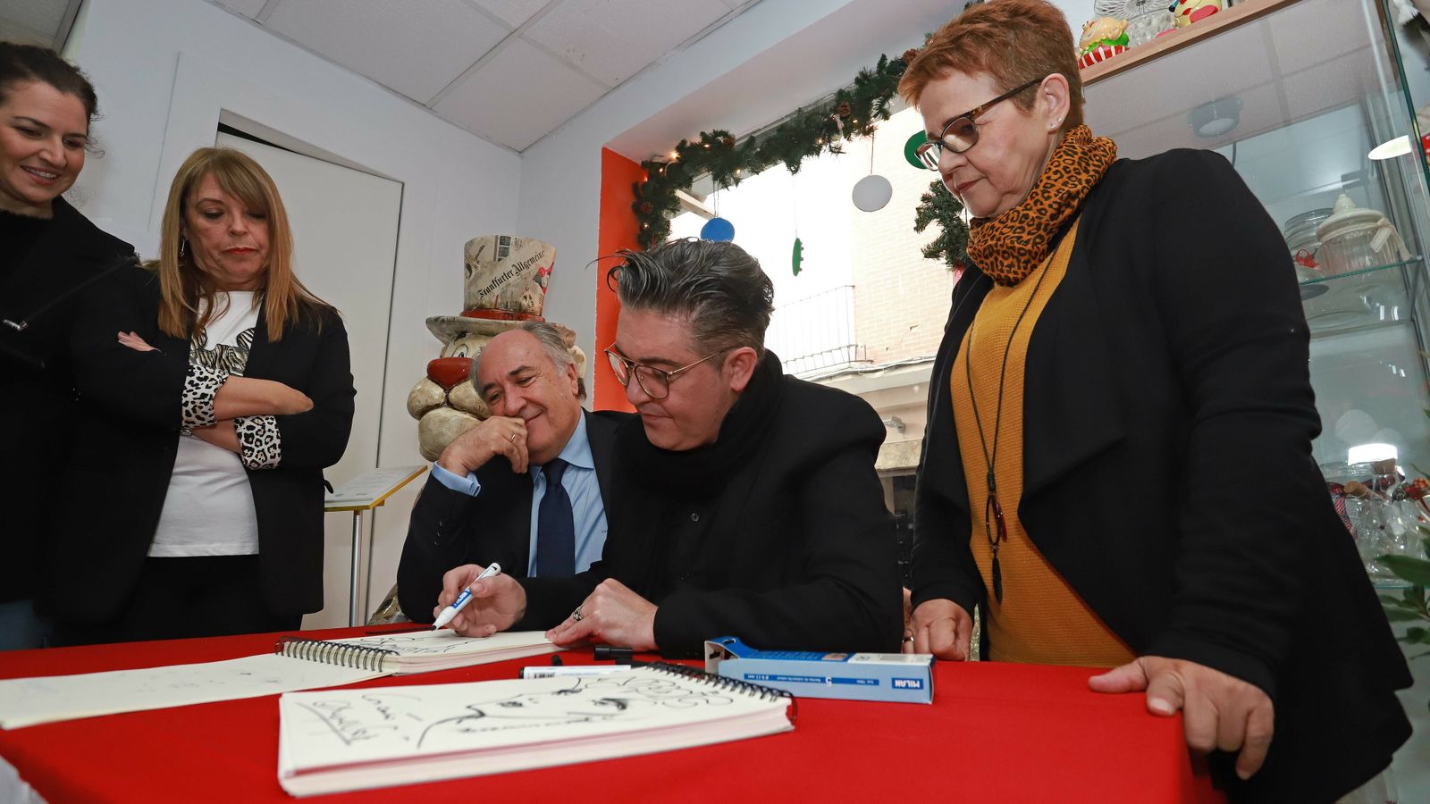 Las mejores fotos de la inauguración del mercadillo navideño de Apadis