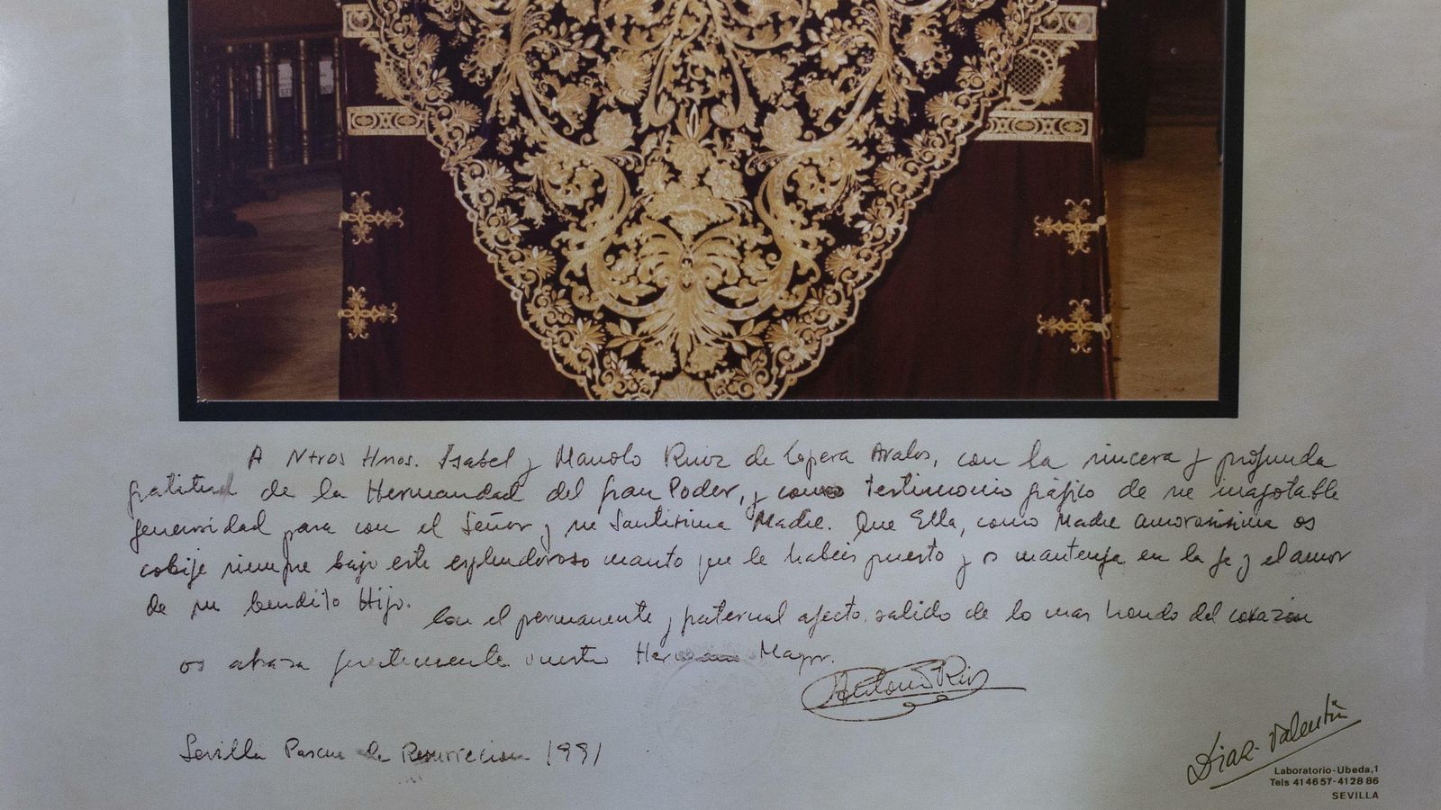 El agradecimiento del Gran Poder tras la donación del manto.