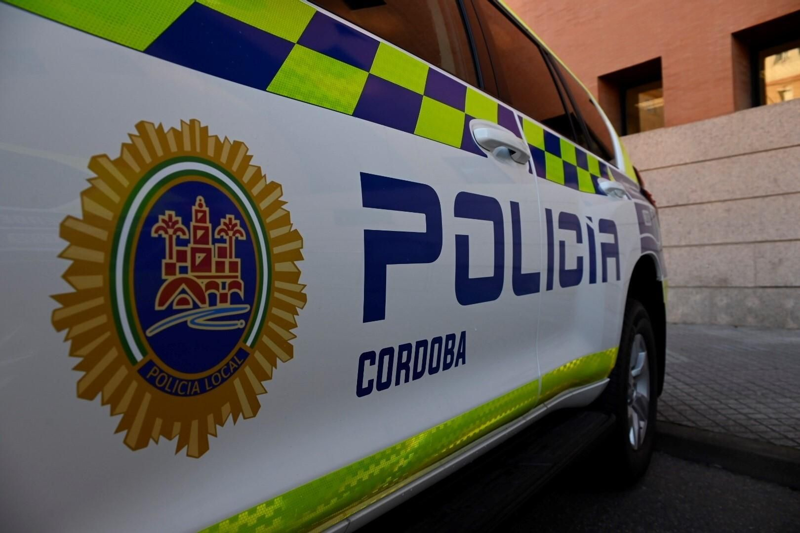 Un vehículo de la Policía Local de Córdoba. Un vehículo de la Policía Local de Córdoba.