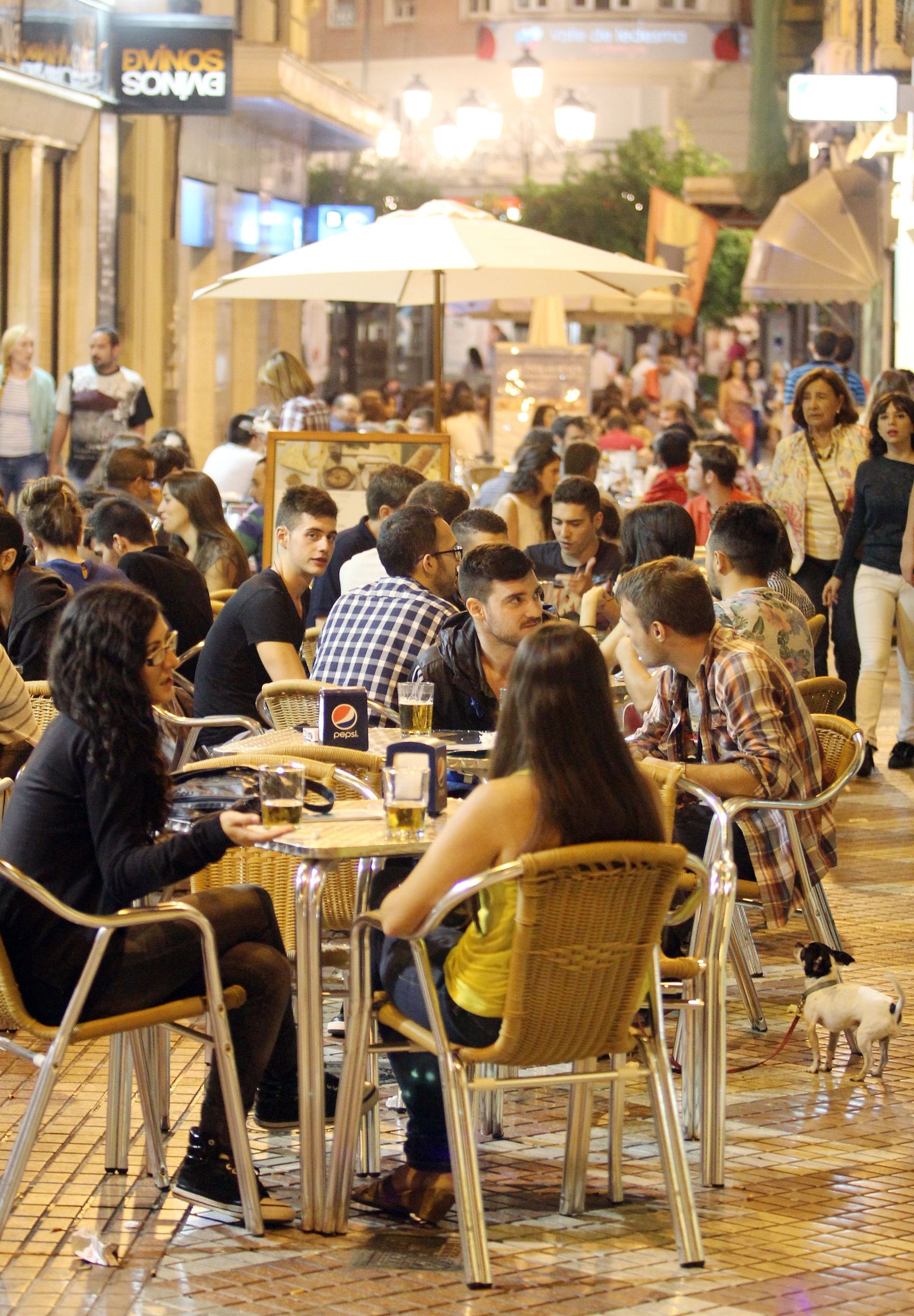 Veladores en la calle de la Plata.