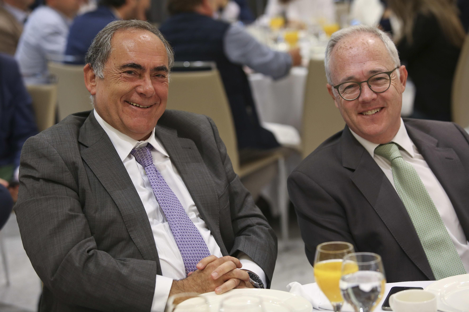 Las imágenes del desayuno-coloquio con Isabel García Tejerina