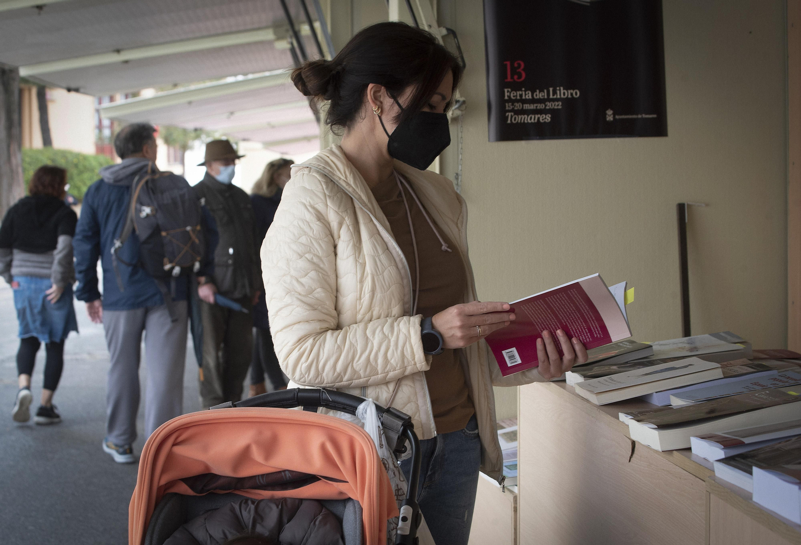 La Feria del Libro de Tomares, en imágenes