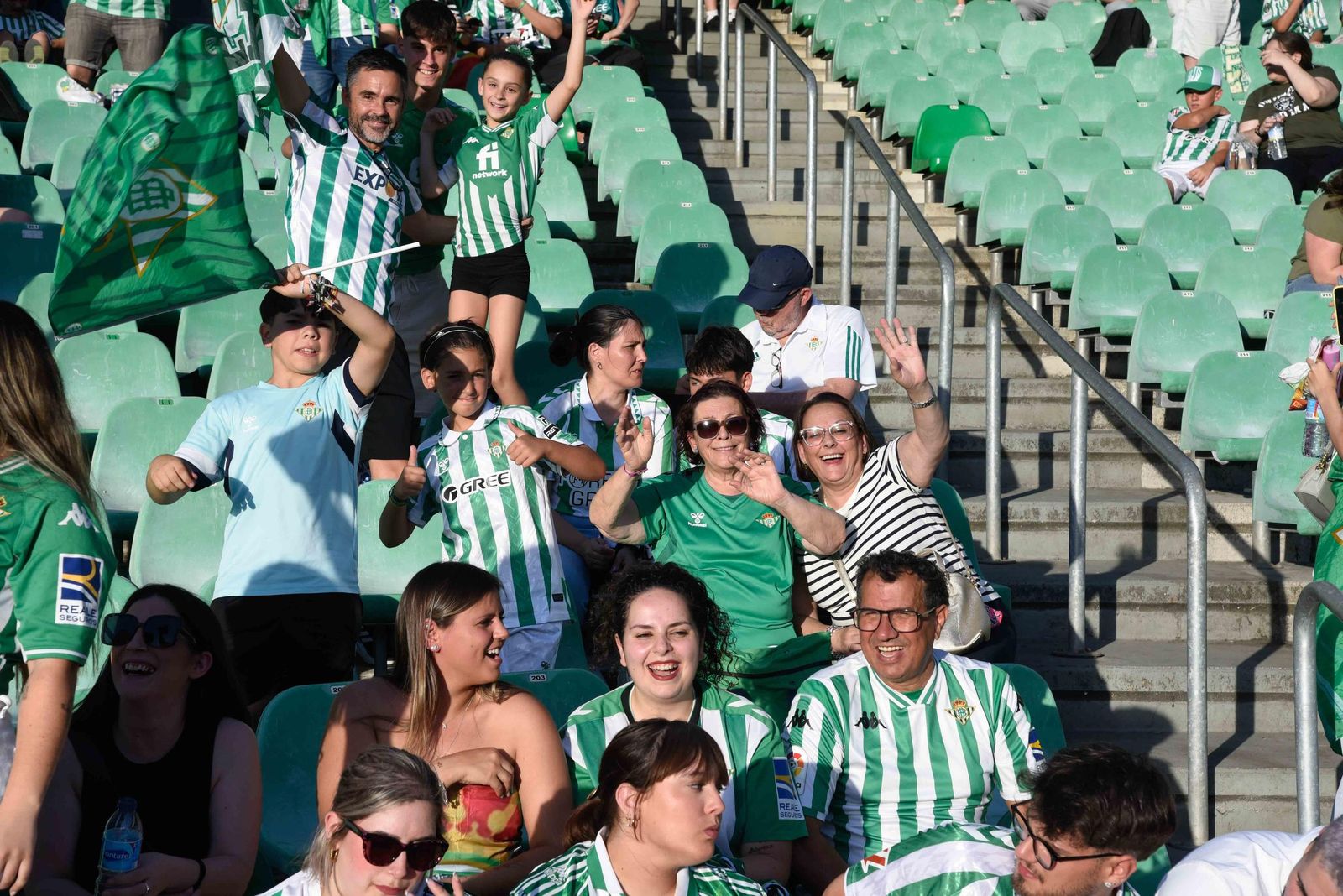Las fotos de la afición del Betis en el Villamarín