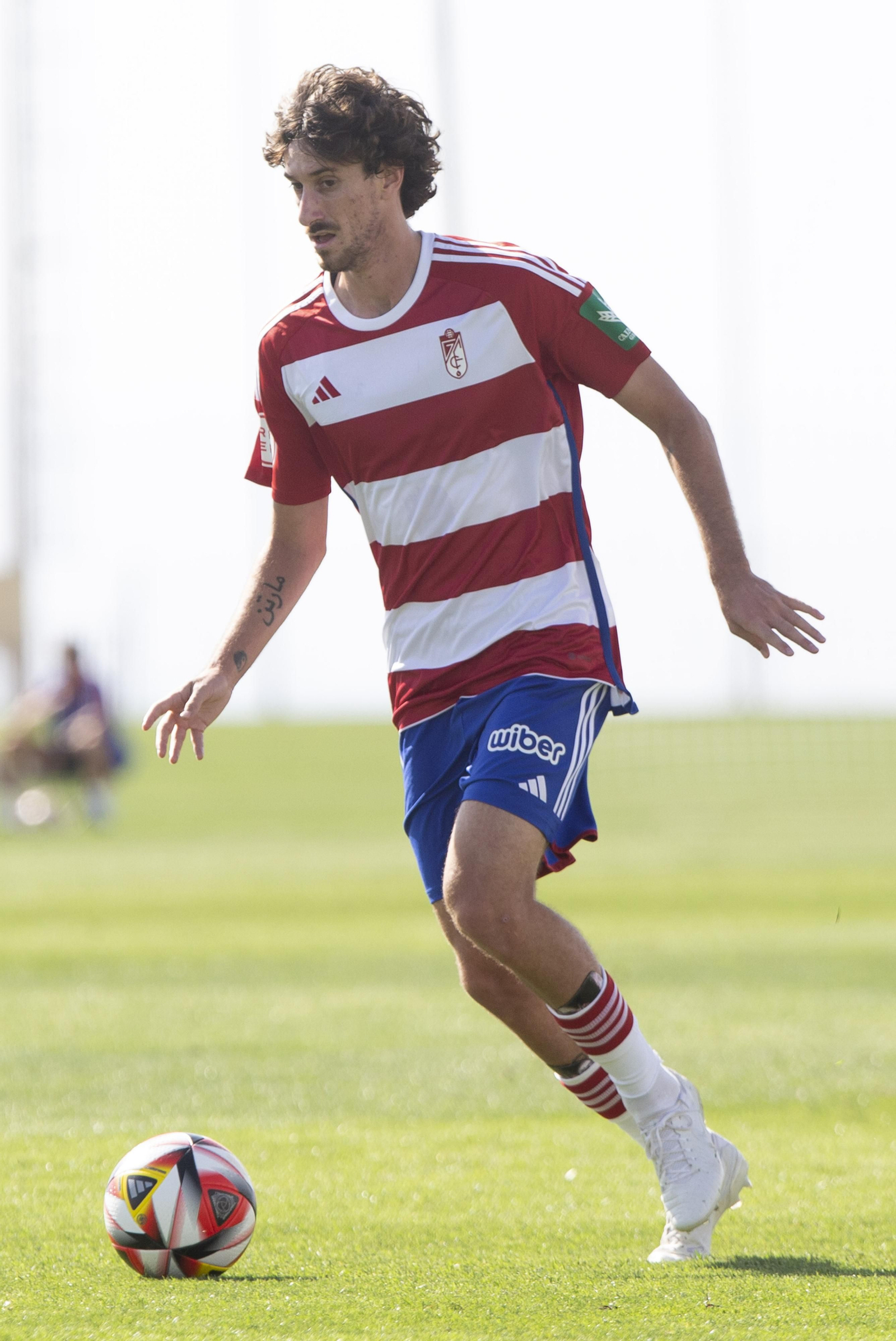 Las imágenes del encuentro entre el Recreativo Granada y el CD Alcoyano